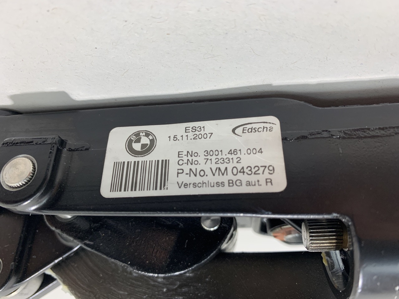 2004-2010 E64 BMW 6 Series Passenger Convertible Top Latch / M6001 - Image 7