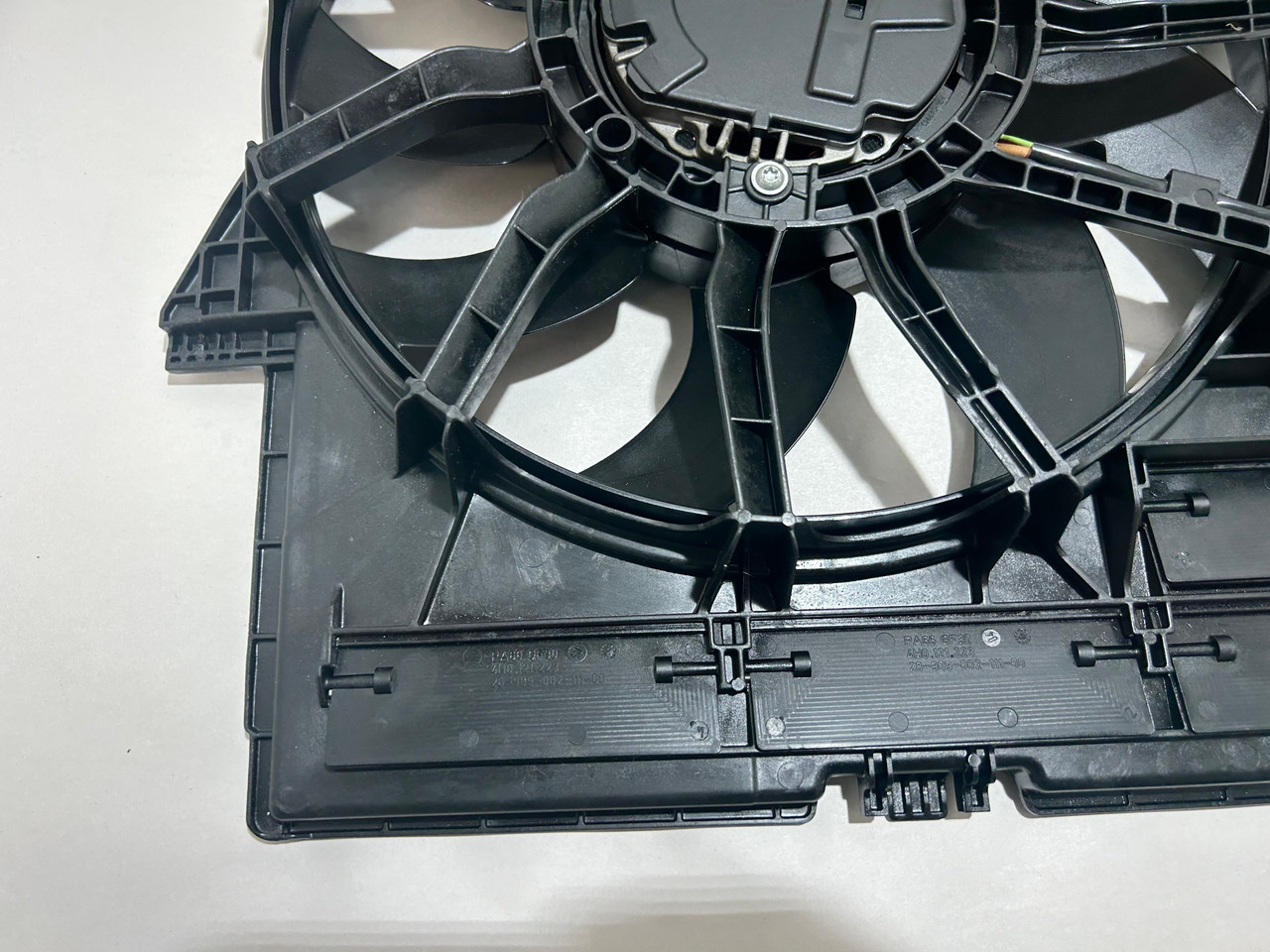 2015-2022 Porsche Macan S / GTS / Turbo OEM Radiator Cooling Fan *DAMAGE* / PM003 - Image 2