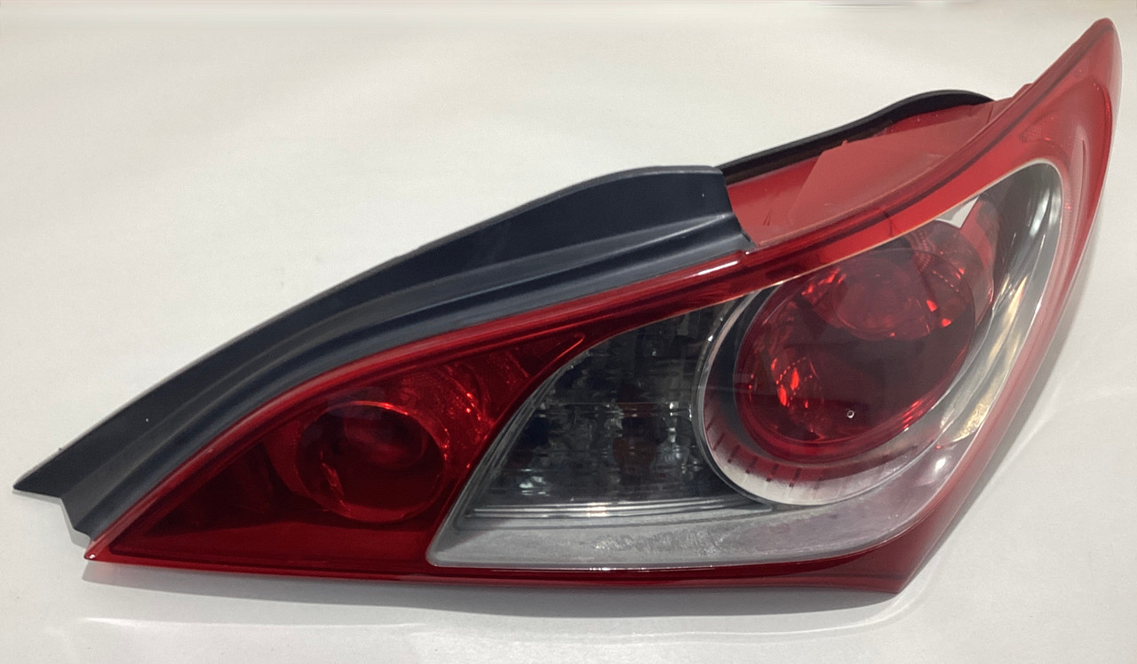 2010-2012 Hyundai Genesis Coupe Passenger Side Tail Light / OEM / HG027