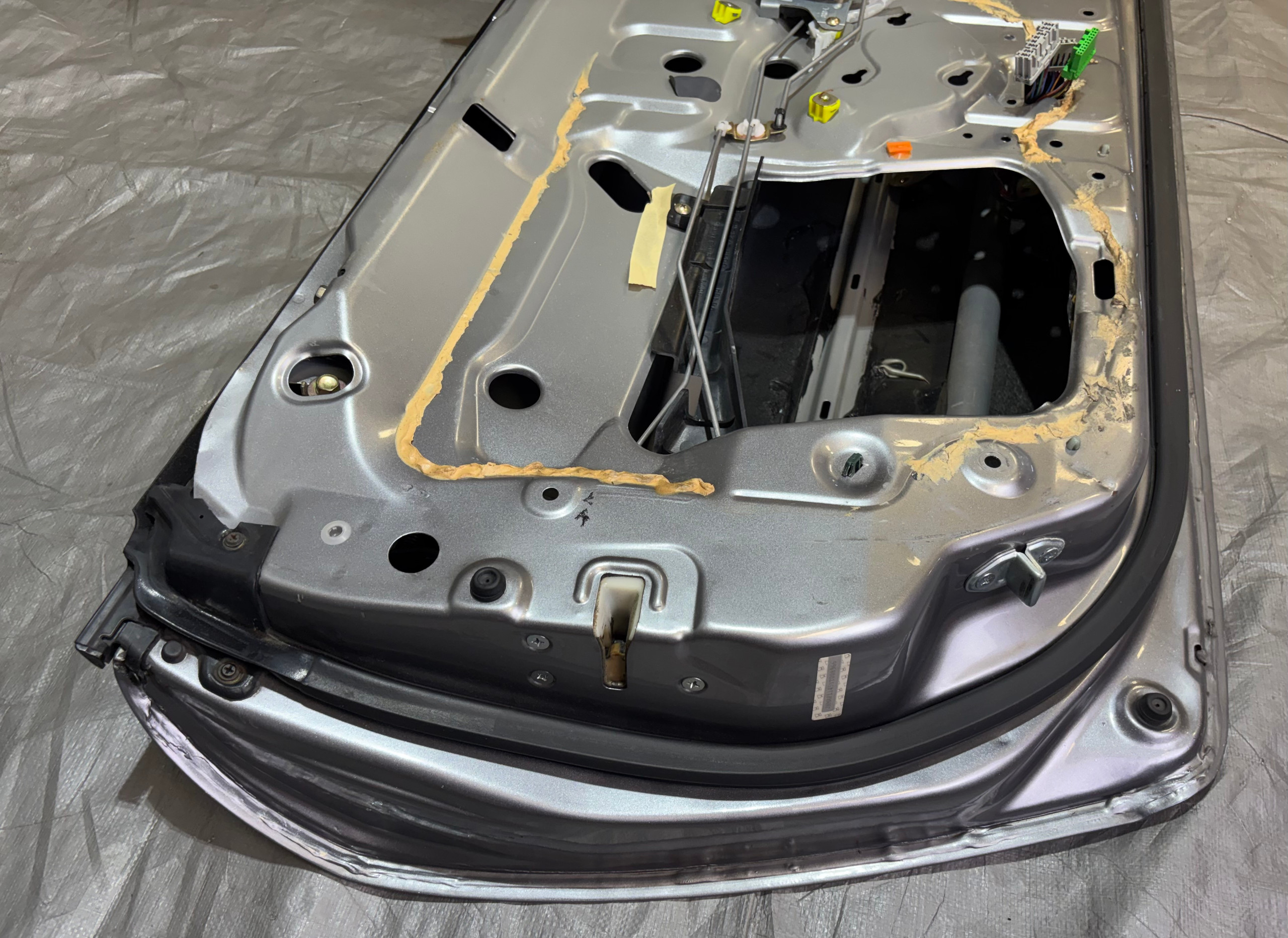 2000-2009 Honda S2000 Driver Side Door Assembly / Silver Stone Metallic HS009 - Image 17