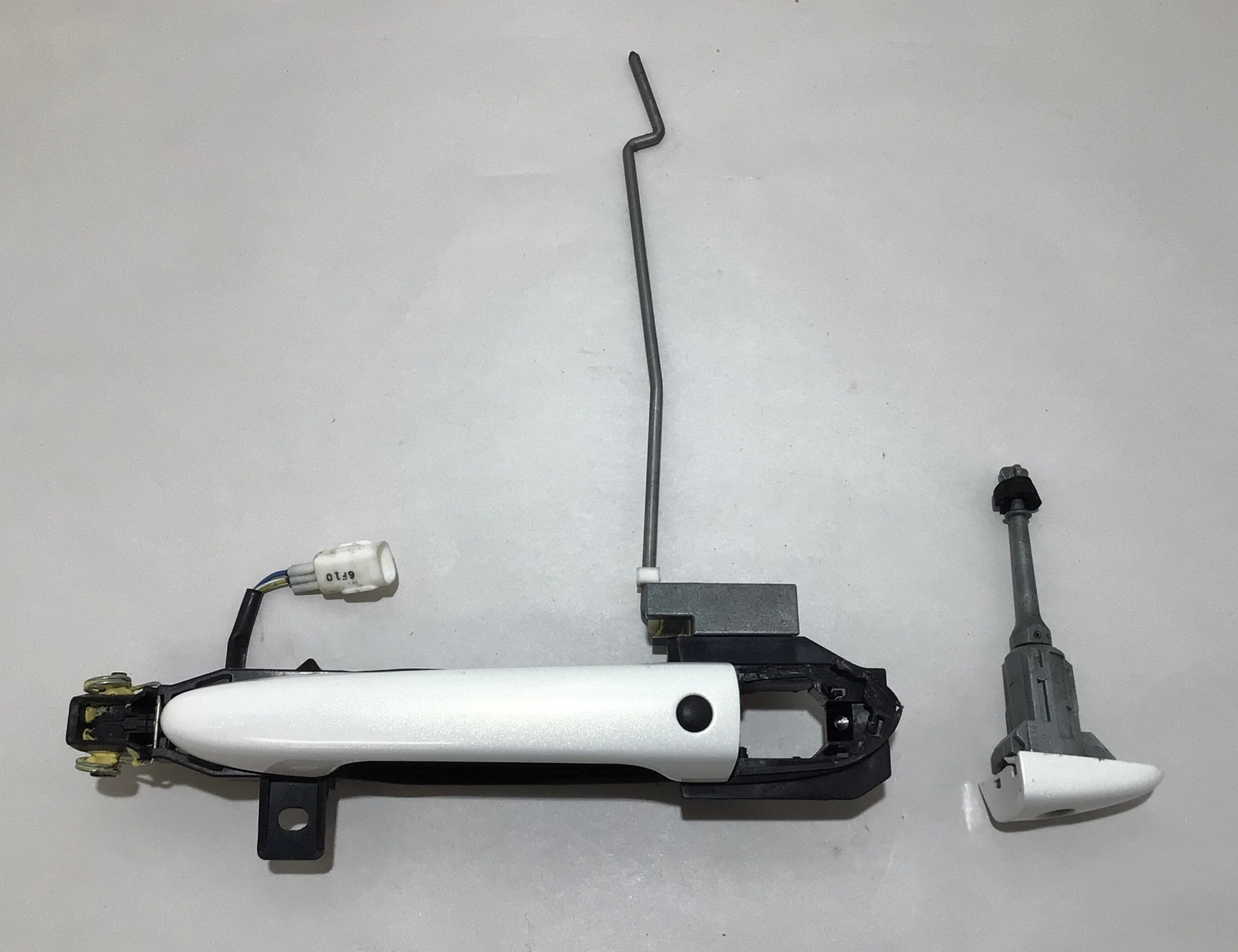 2017-2020 Fiat 124 Spider Driver Exterior Door Handle w/ Keyless Entry / Arctic White FD016 - Image 2