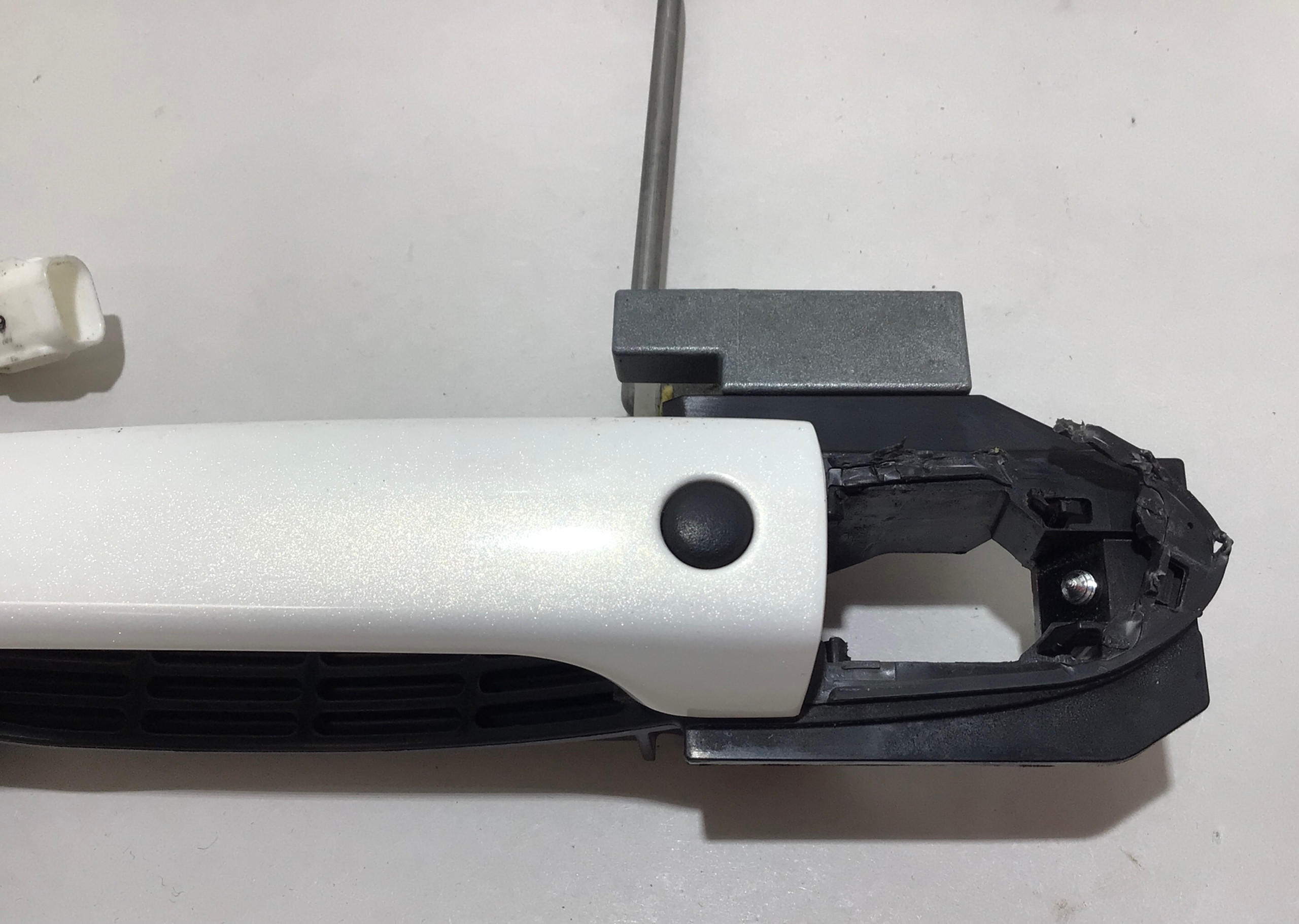 2017-2020 Fiat 124 Spider Driver Exterior Door Handle w/ Keyless Entry / Arctic White FD016 - Image 7