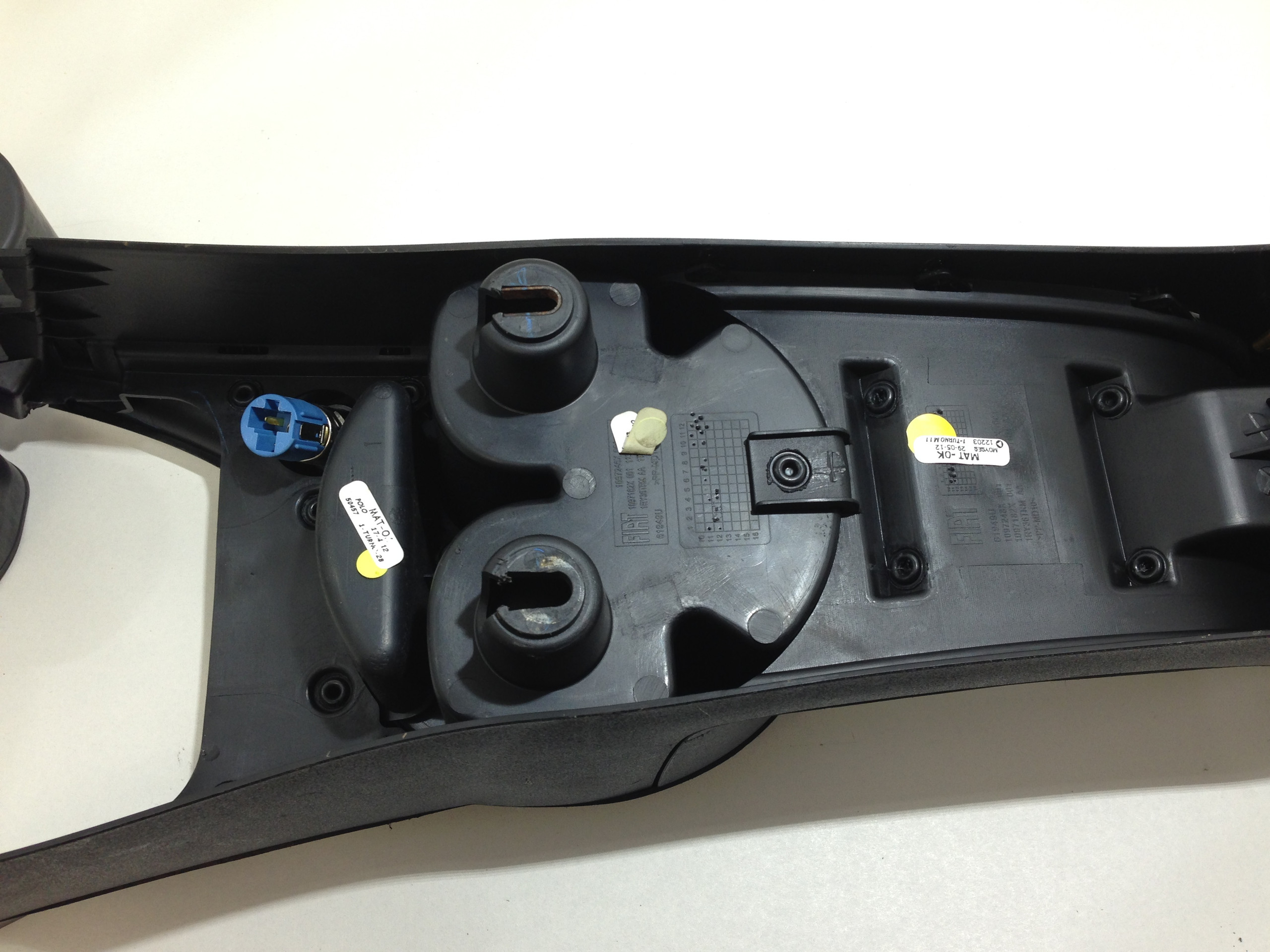 2012-2013 Fiat 500 Abarth Center Console Assembly / F5004 - Image 11