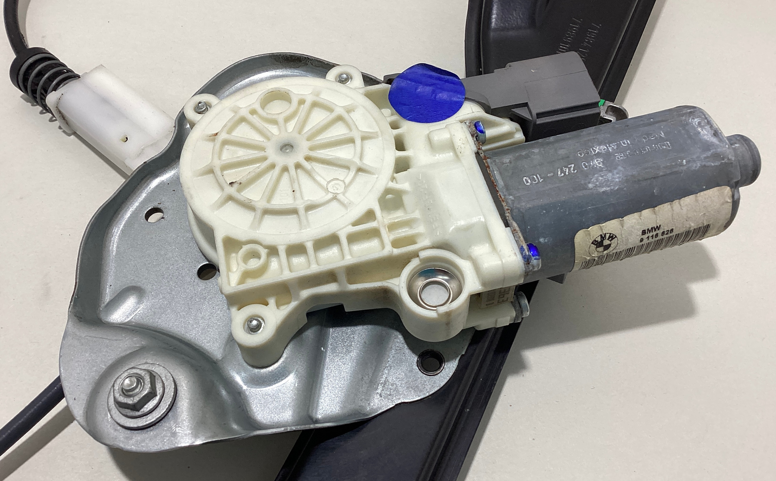 2007-2008 E85 BMW Z4 Passenger Side Window Regulator w/ Motor / Z4058 - Image 3