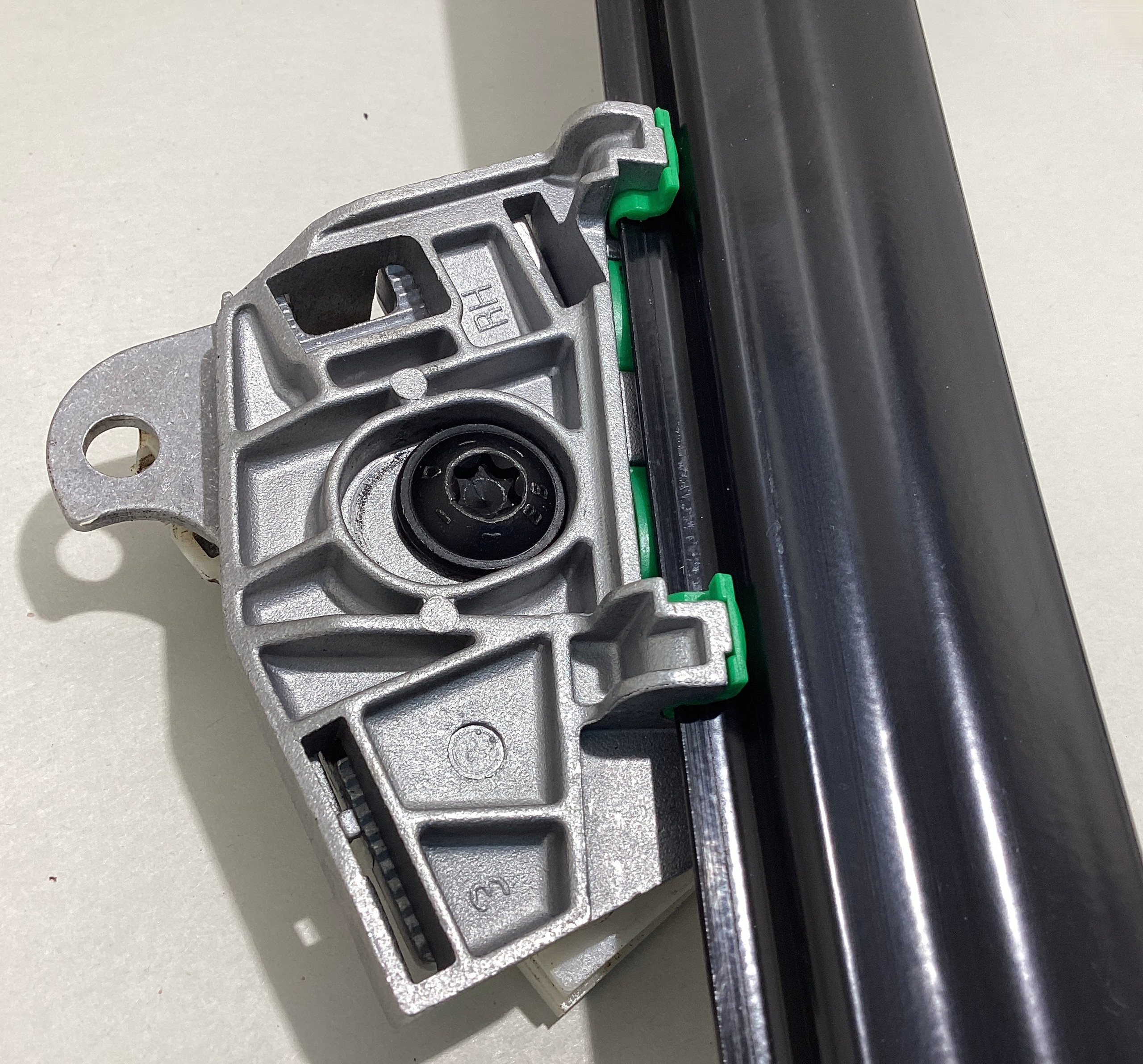2007-2008 E85 BMW Z4 Passenger Side Window Regulator w/ Motor / Z4058 - Image 8