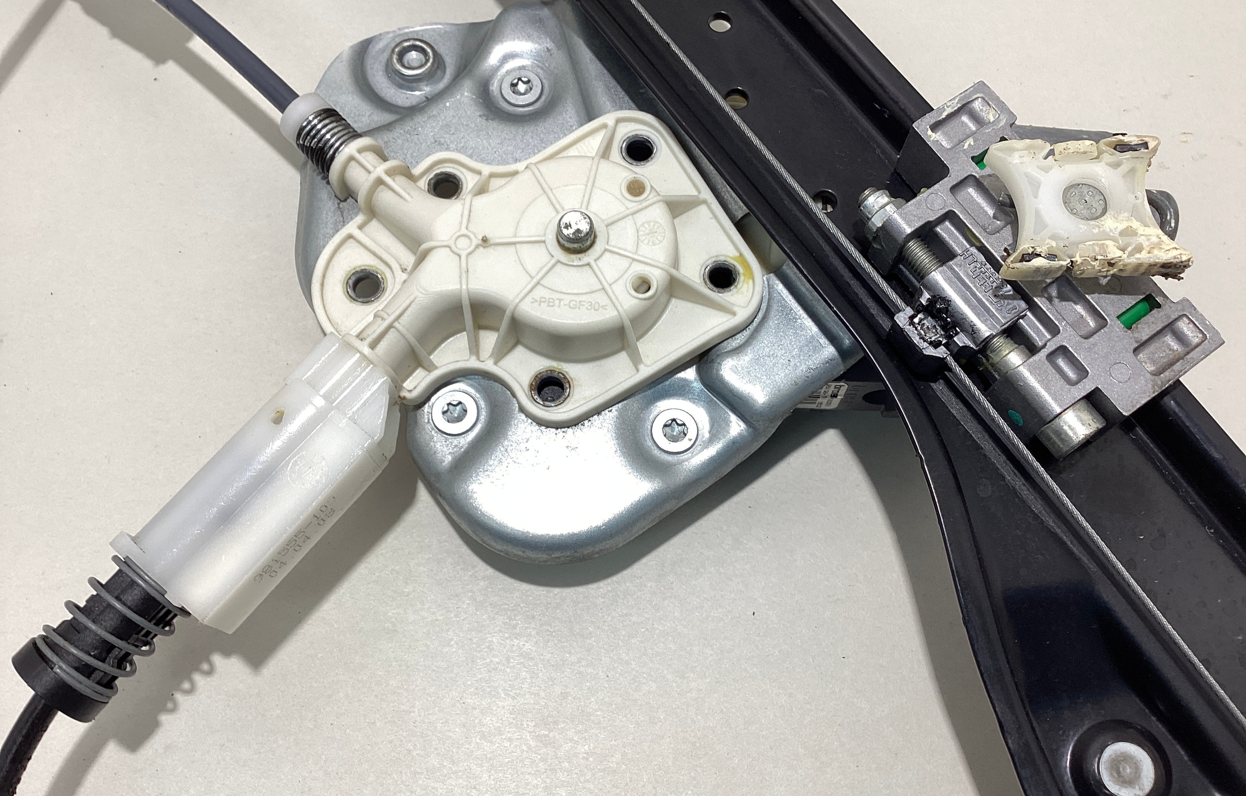 2007-2008 E85 BMW Z4 Passenger Side Window Regulator w/ Motor / Z4058 - Image 12