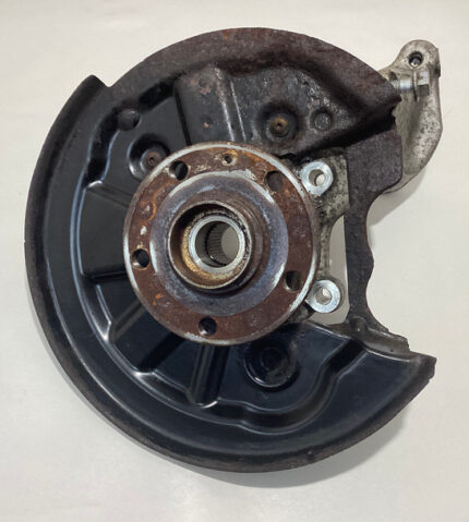 2015-2019 Volkswagen MK7 Golf R Passenger Rear Knuckle Hub Spindle / 5Q0505435J / 62K M7R07