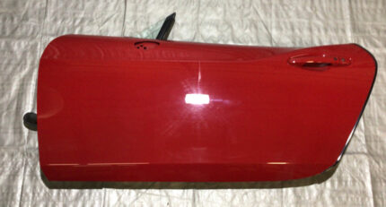 2017-2020 Fiat 124 Spider Driver Side Door Assembly / Hypnotique Red FD015