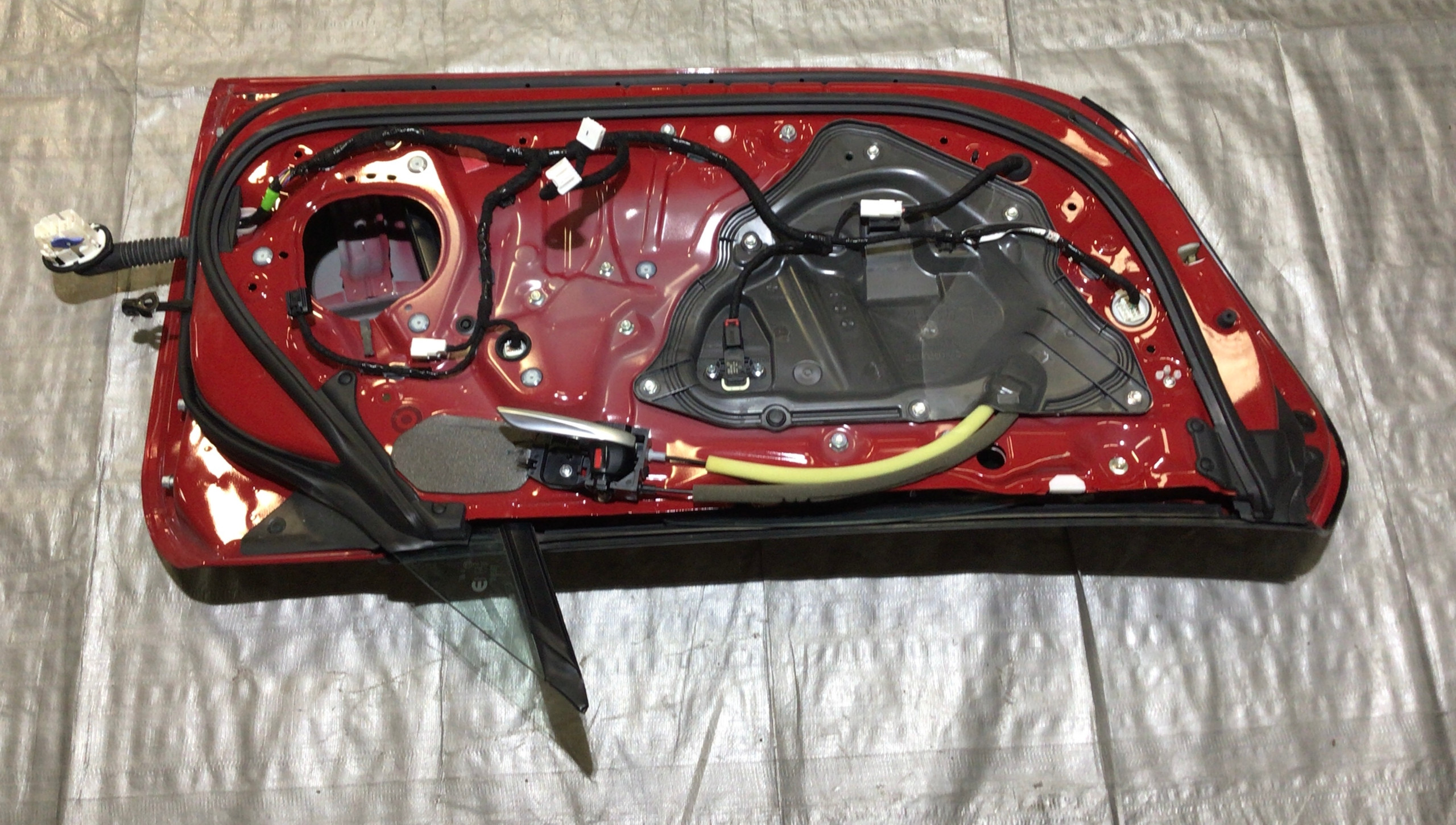 2017-2020 Fiat 124 Spider Driver Side Door Assembly / Hypnotique Red FD015 - Image 16