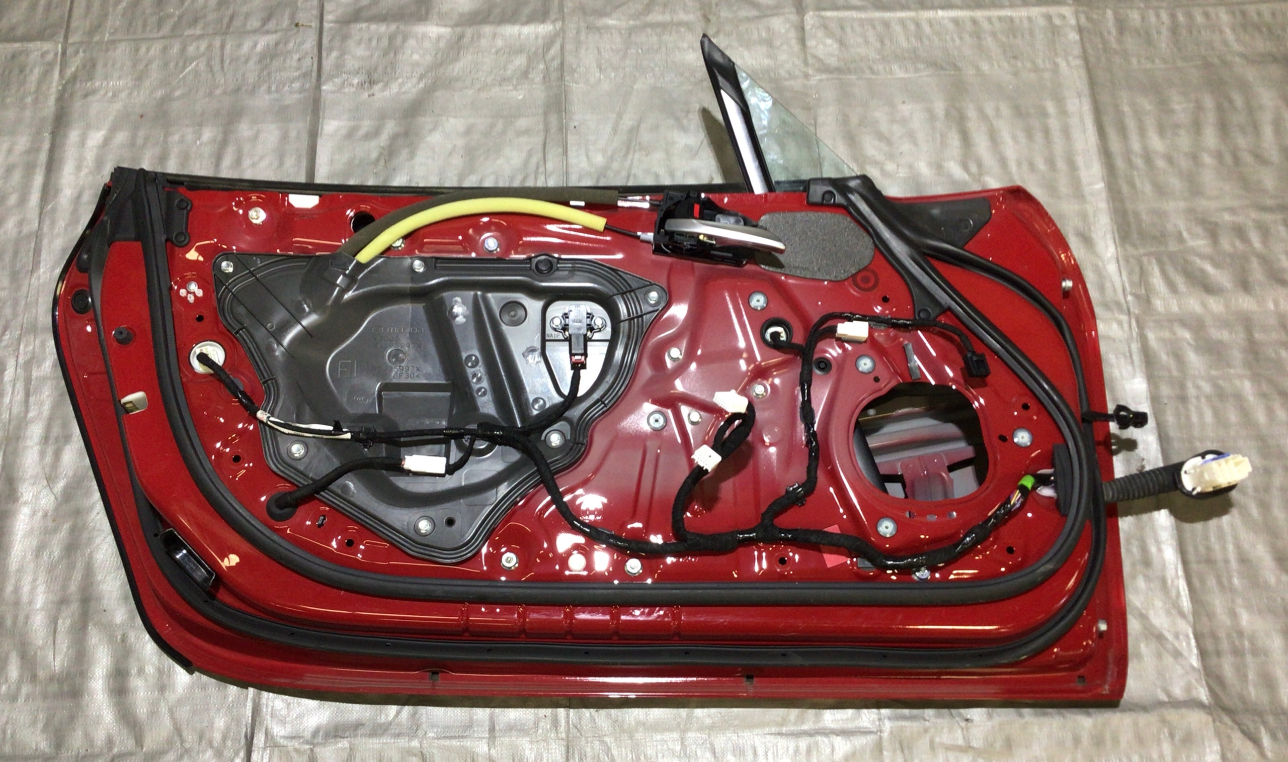 2017-2020 Fiat 124 Spider Driver Side Door Assembly / Hypnotique Red FD015 - Image 15