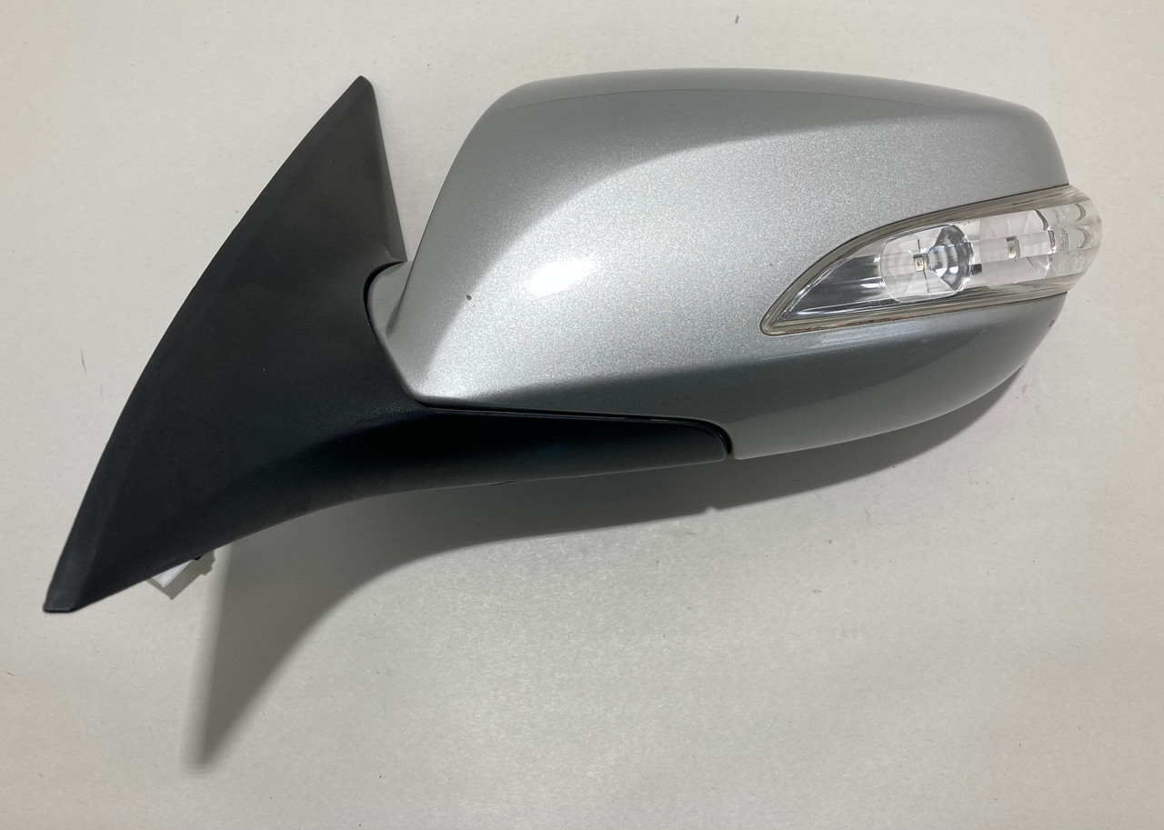 2010-2016 Hyundai Genesis Coupe Driver Side Power Mirror w/ Turn Signal / Platinum Metallic HG028