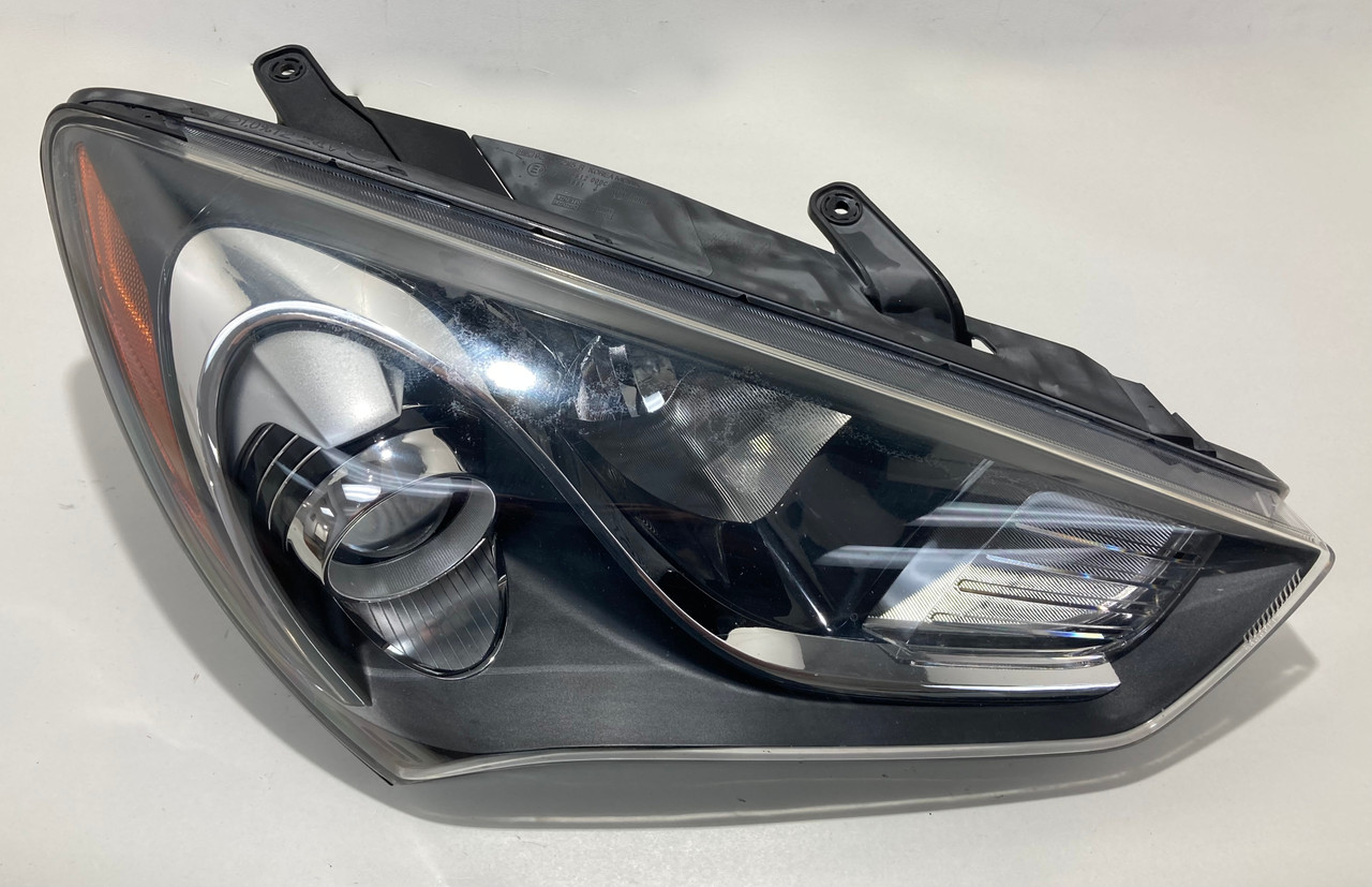 2013-2016 Hyundai Genesis Coupe Passenger Side Xenon HID Headlight / OEM / HG028