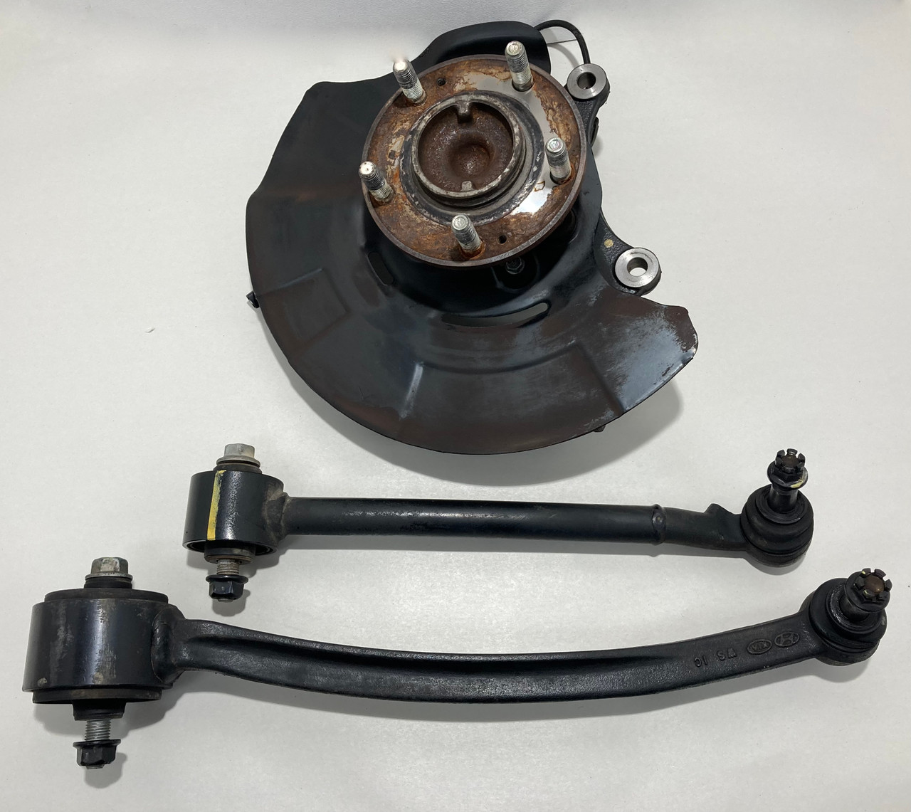2013-2016 Hyundai Genesis Coupe Driver Front Knee Spindle w/ Hub & Control Arms / 105K HG028