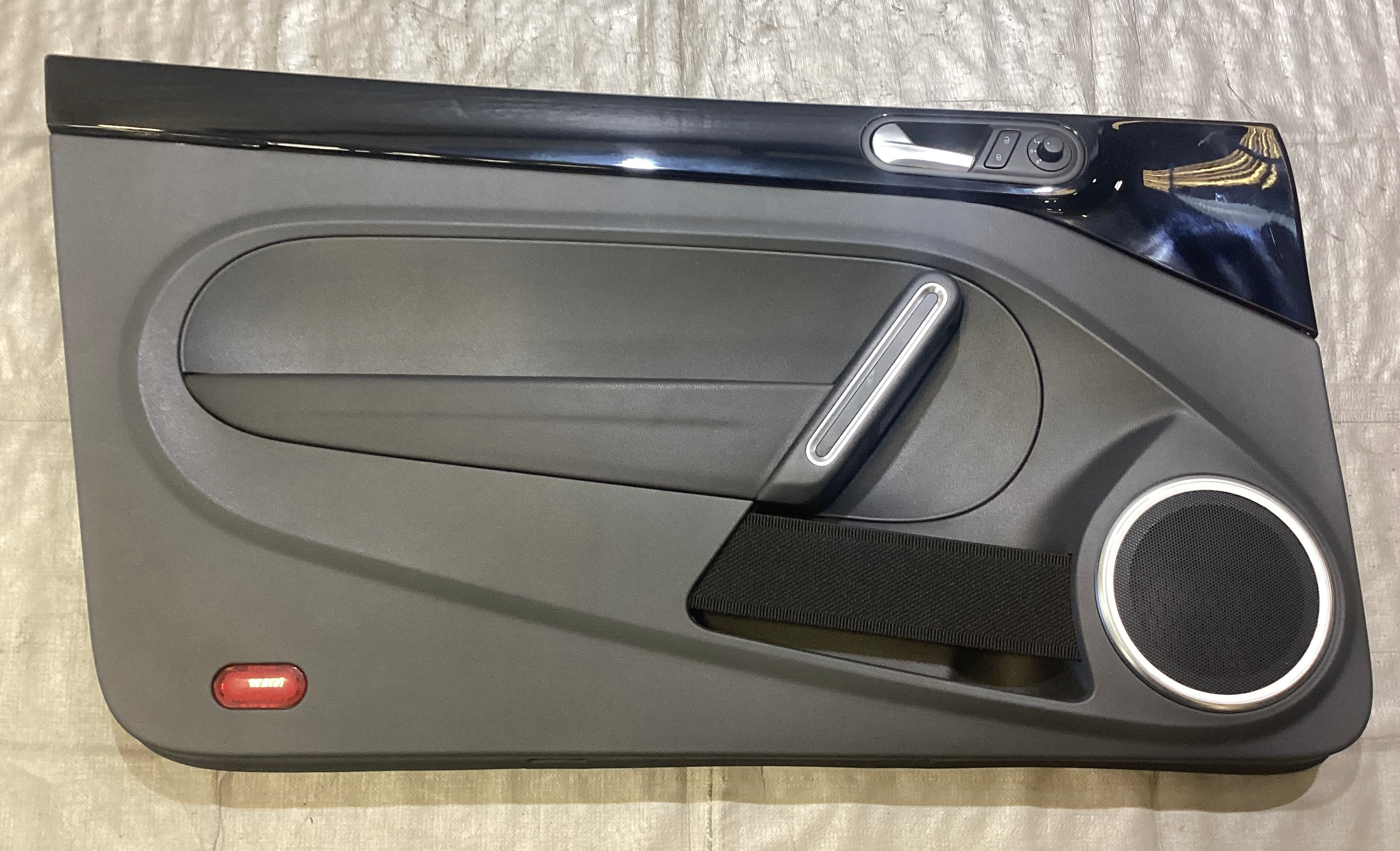 2012-2019 Volkswagen Beetle Interior Door Panels / Pair / Piano Black / Leatherette / VB011 - Image 3