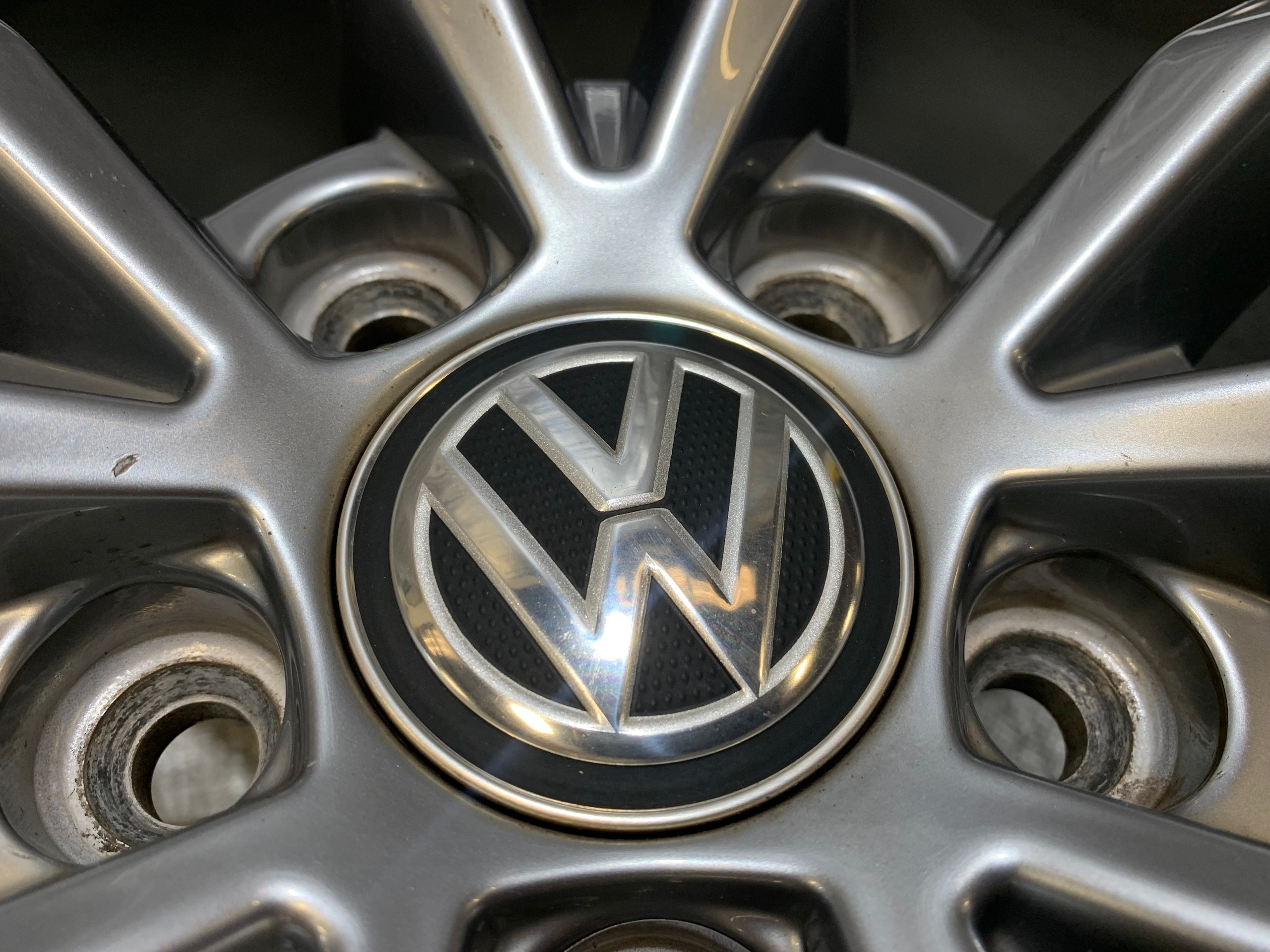 *DAMAGED* 2015-2017 Volkswagen MK7 Golf R 19" Pretoria Wheel Rim / M7R03 - Image 15