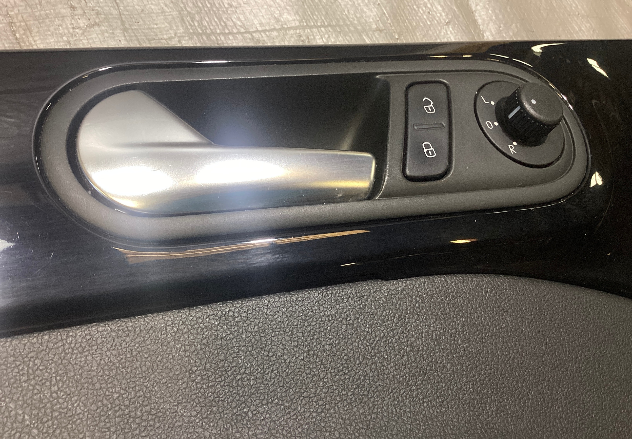 2012-2019 Volkswagen Beetle Interior Door Panels / Pair / Piano Black / Leatherette / VB011 - Image 10