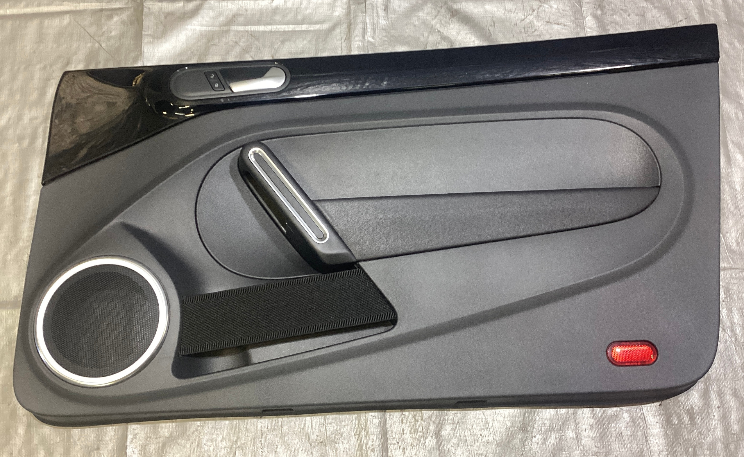 2012-2019 Volkswagen Beetle Interior Door Panels / Pair / Piano Black / Leatherette / VB011 - Image 17