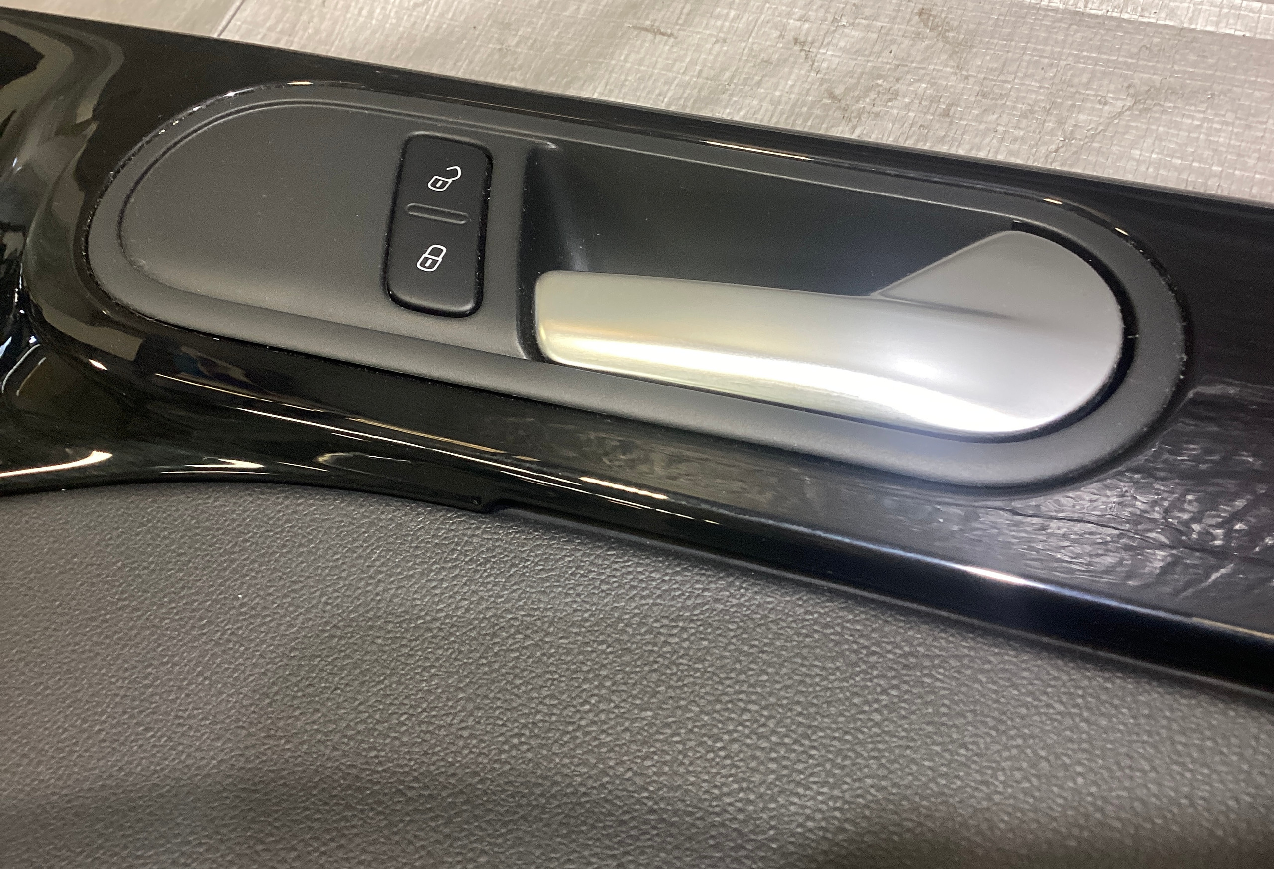 2012-2019 Volkswagen Beetle Interior Door Panels / Pair / Piano Black / Leatherette / VB011 - Image 23