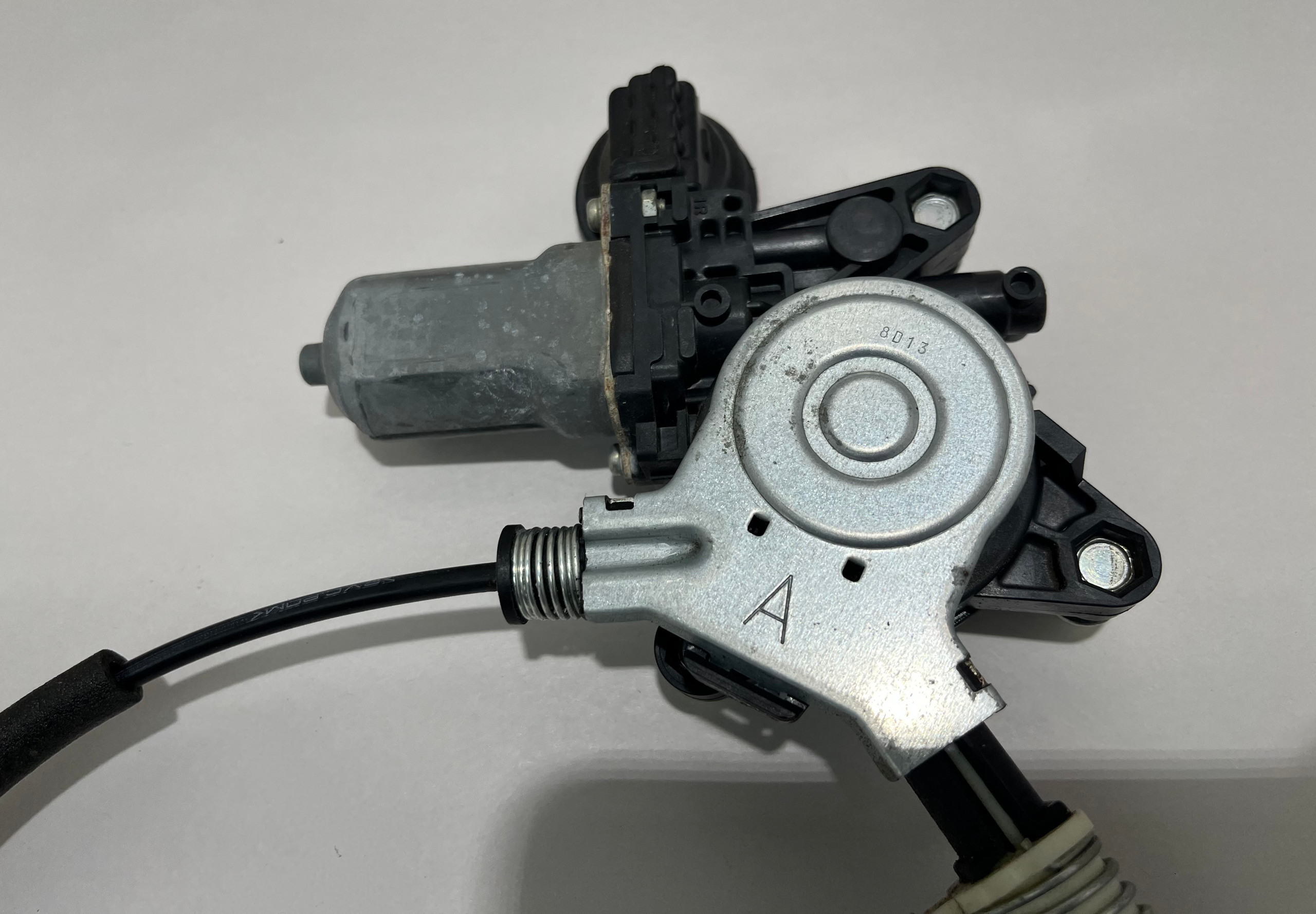 2017-2020 Fiat 124 Spider Passenger Side Window Regulator w/ Motor / FD030 - Image 7
