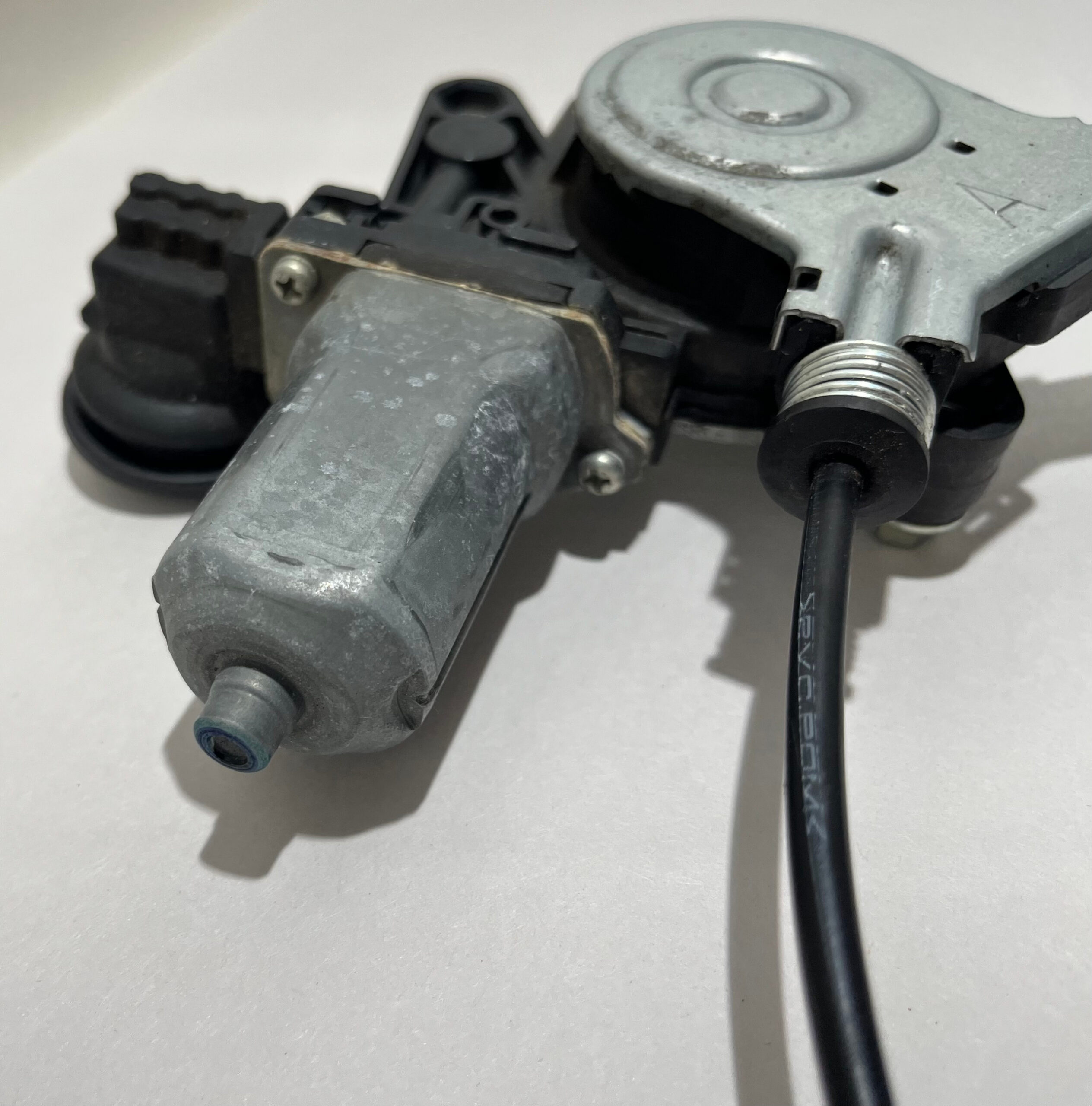 2017-2020 Fiat 124 Spider Passenger Side Window Regulator w/ Motor / FD030 - Image 8