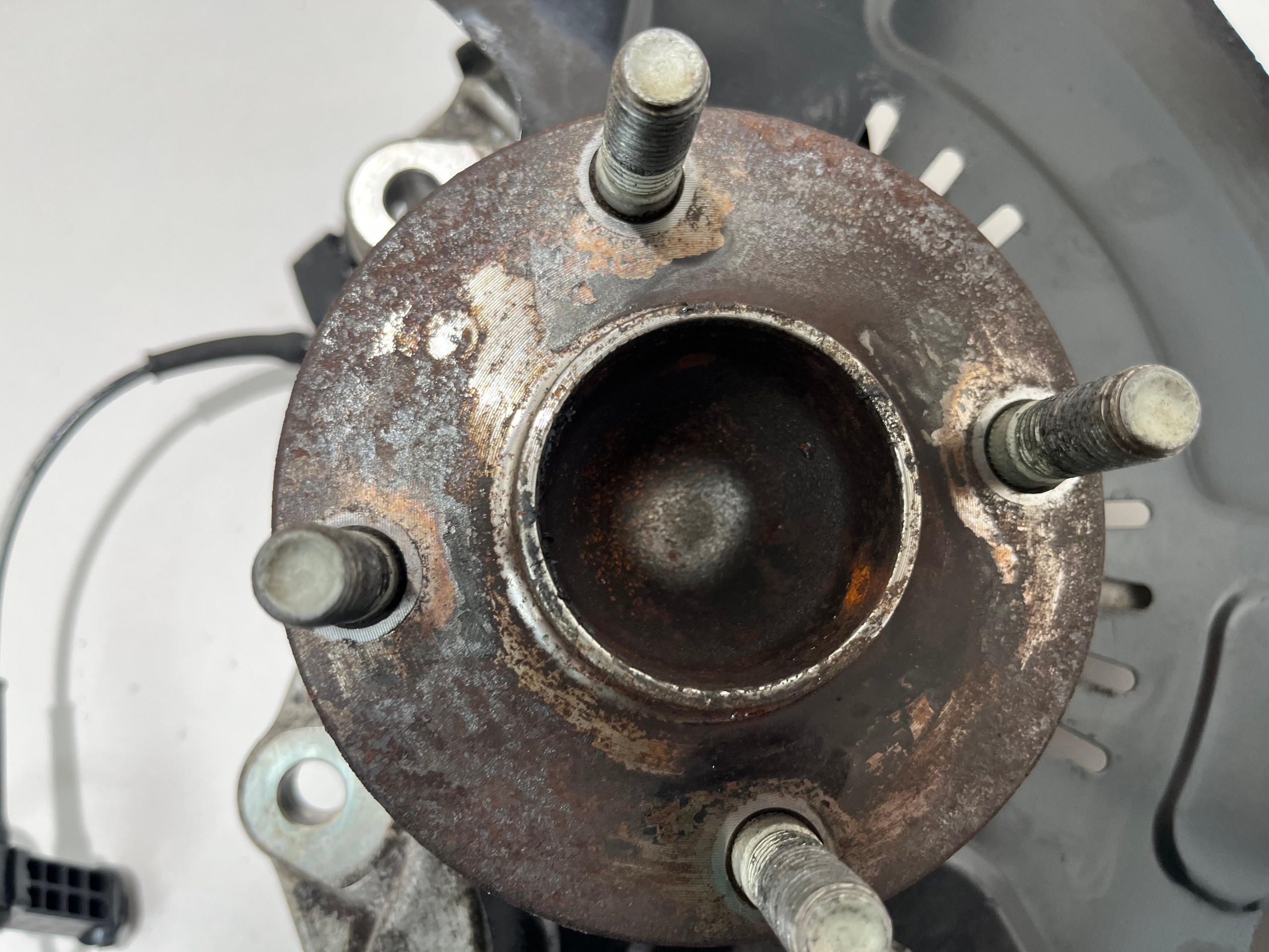 2017-2020 Fiat 124 Spider Passenger Front Spindle Hub / Knuckle / 97k / FD009 - Image 3
