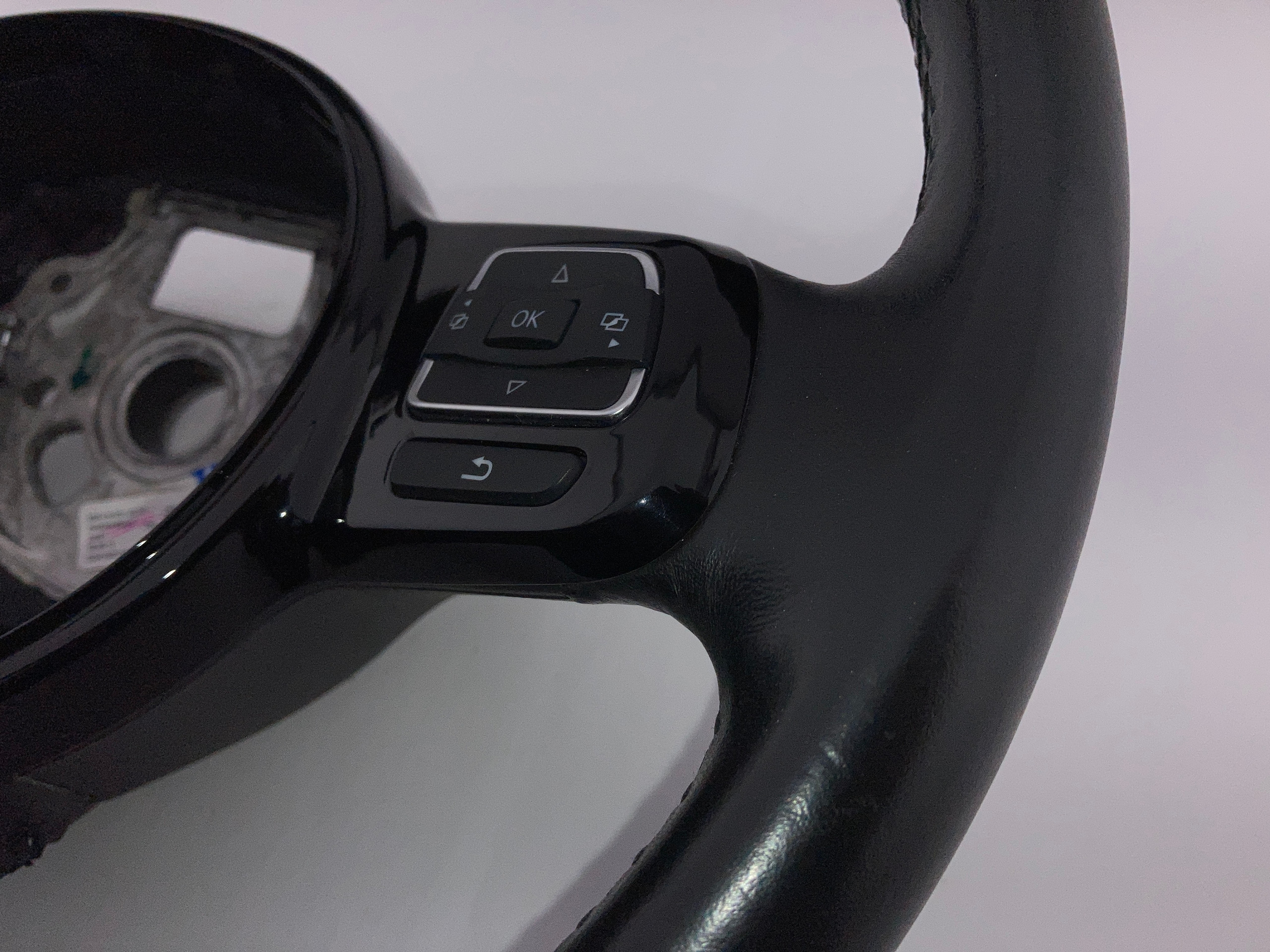2012-2019 Volkswagen Beetle Leather Steering Wheel w/ Trim / Manual / VB012 - Image 4