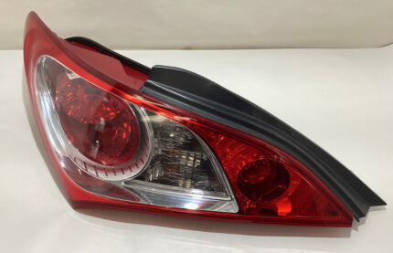 2010-2012 Hyundai Genesis Coupe Driver Side Tail Light / OEM *Heat Cracking* /   HG024