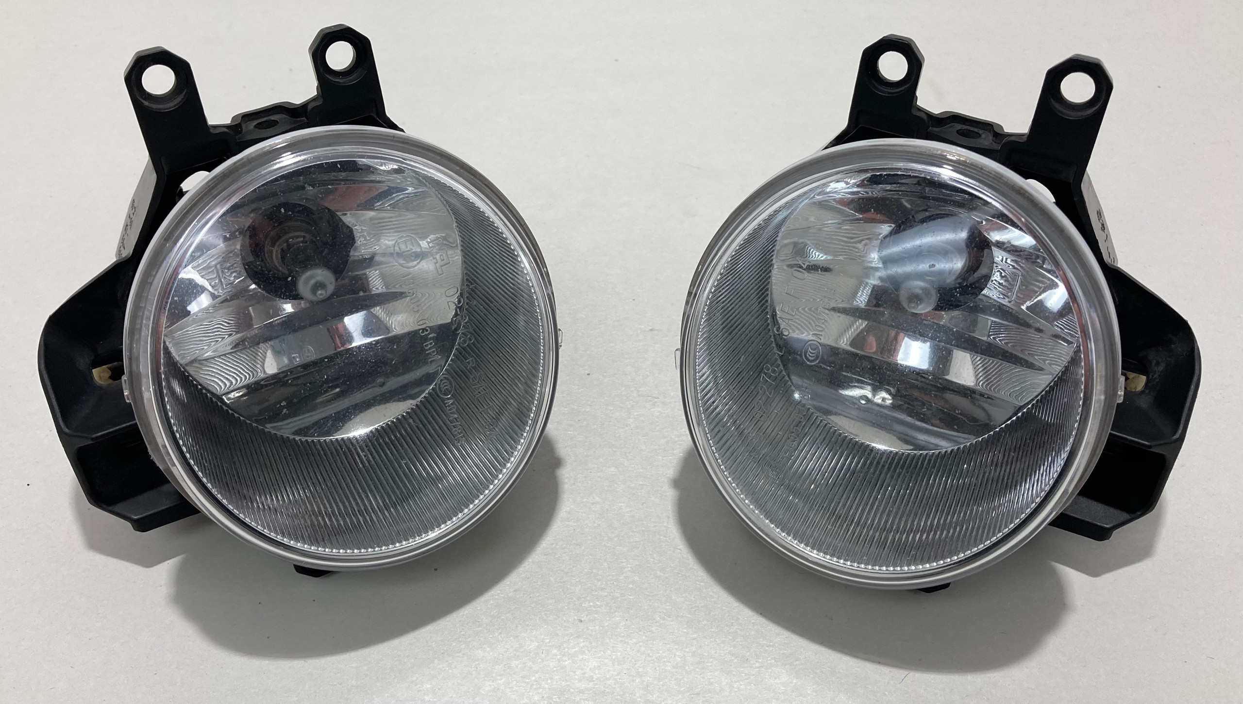 2016-2023 Toyota Tacoma OEM Front Bumper Mounted Fog Lights / Pair - Image 2
