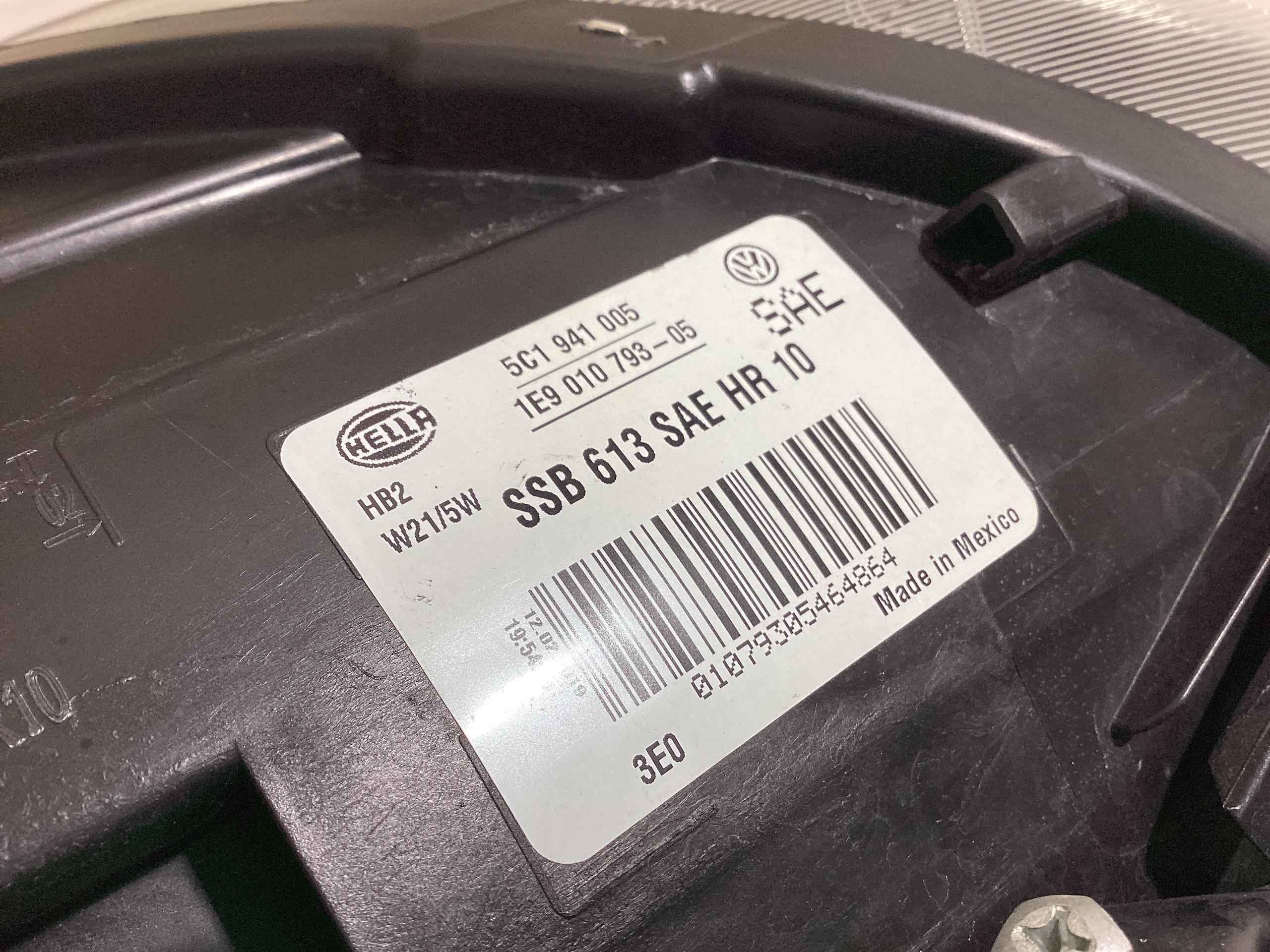 2012-2019 Volkswagen Beetle Driver Side Halogen Headlight / VB008 - Image 9