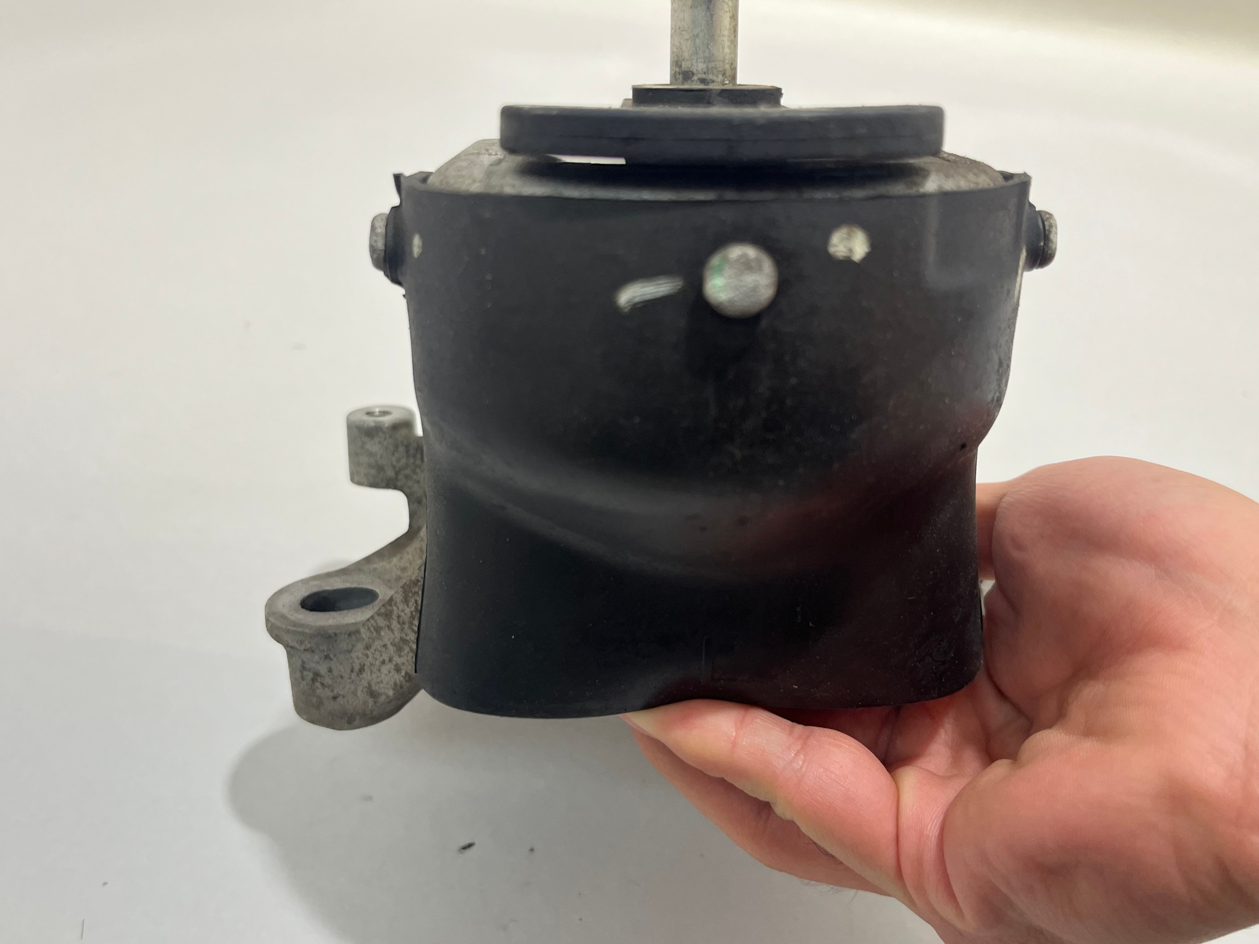 2017-2020 Fiat 124 Spider 1.4l OEM Motor Mount Bushings / Pair / FD031 - Image 6