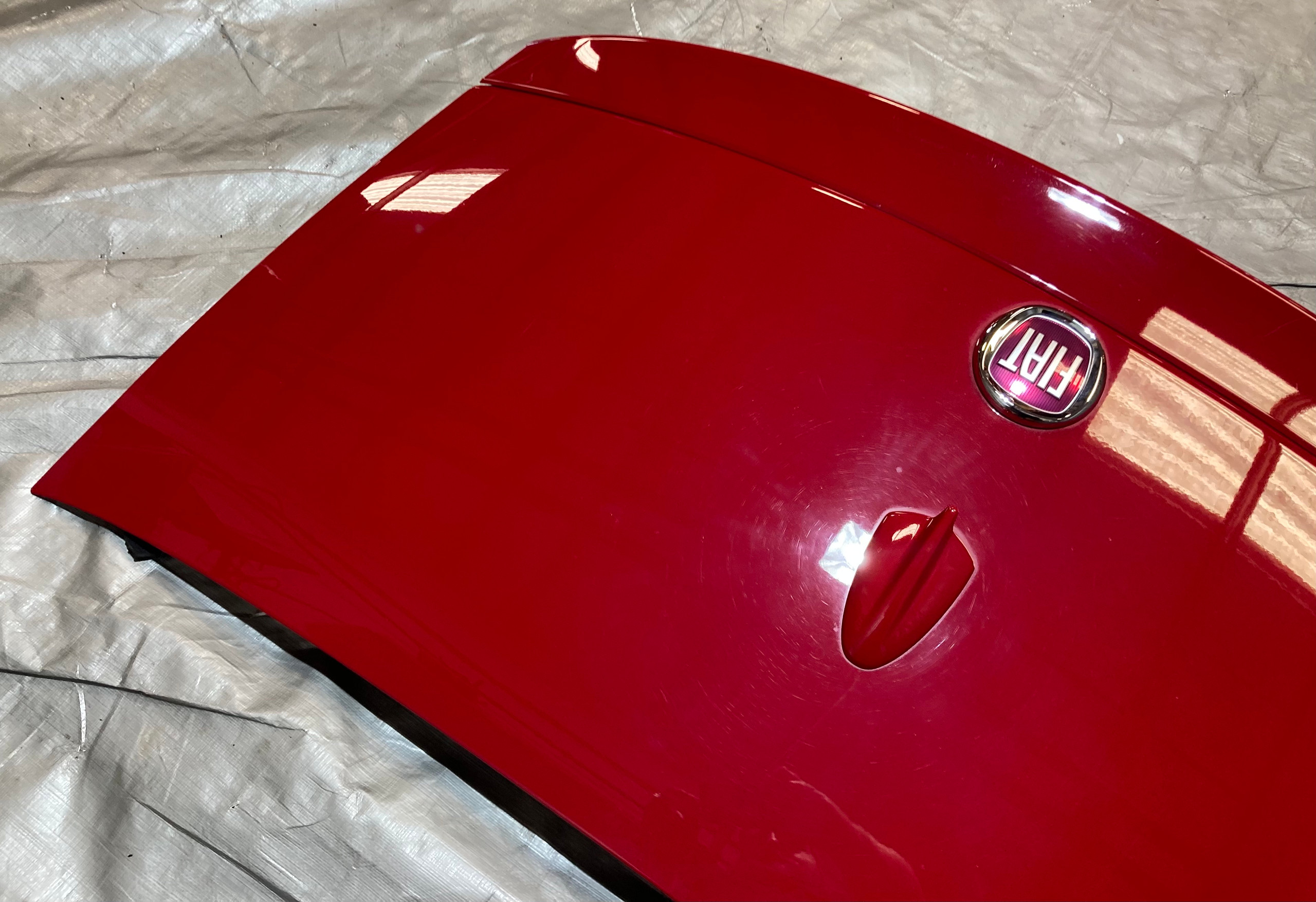 2017-2020 Fiat 124 Spider Lusso Trunk Lid w/ Spoiler / Hypnotique Red FD020 - Image 5