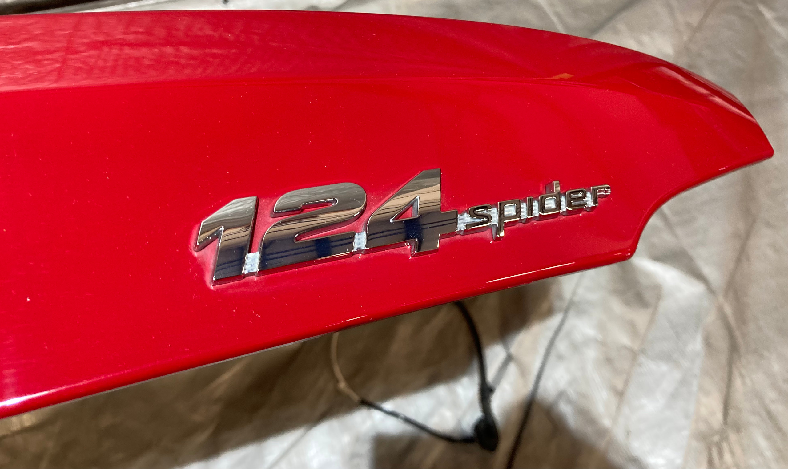 2017-2020 Fiat 124 Spider Lusso Trunk Lid w/ Spoiler / Hypnotique Red FD020 - Image 9