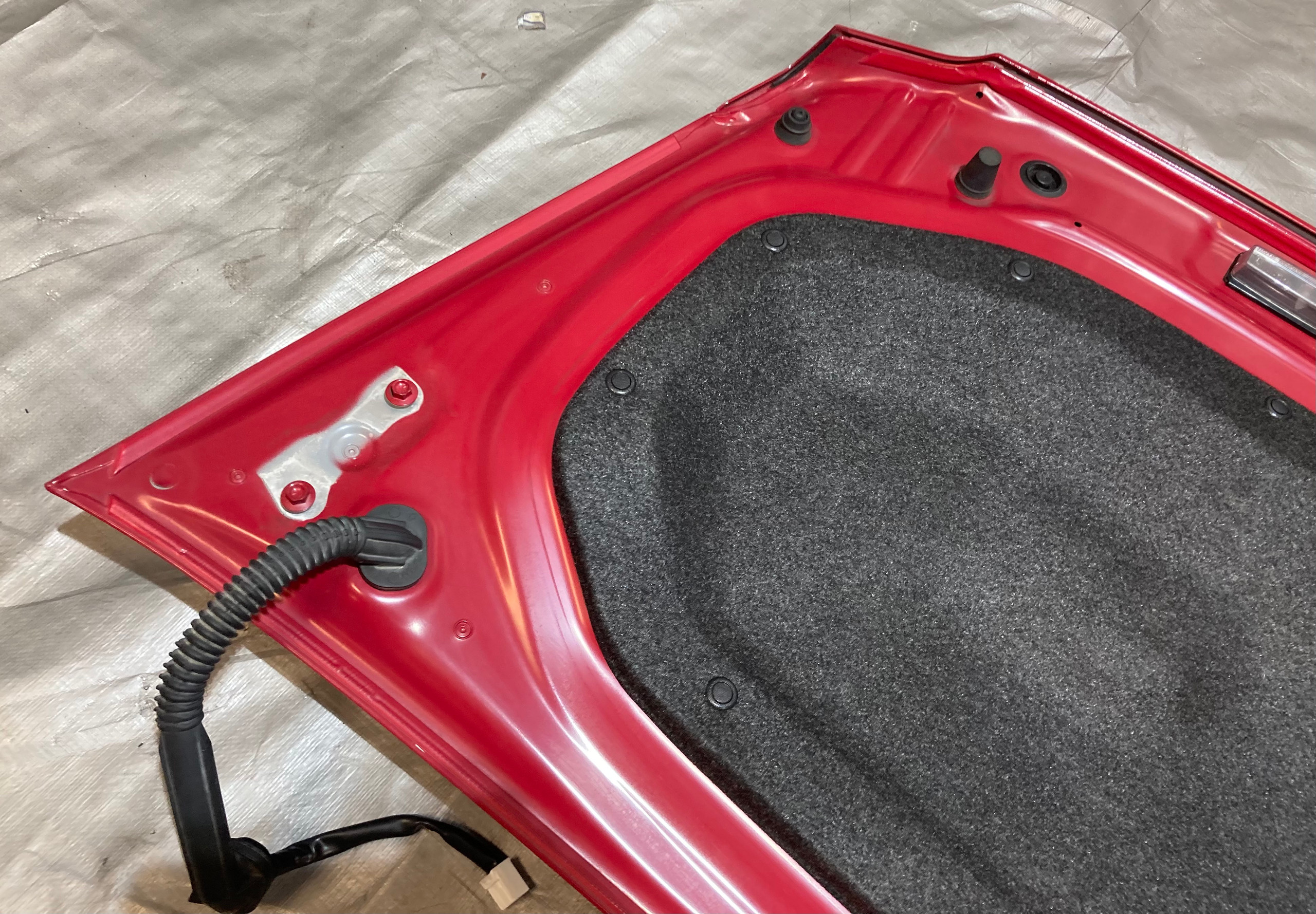 2017-2020 Fiat 124 Spider Lusso Trunk Lid w/ Spoiler / Hypnotique Red FD020 - Image 16