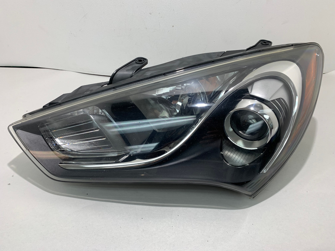 2013-2016 Hyundai Genesis Coupe Driver Side Xenon HID Headlight / OEM / HG018
