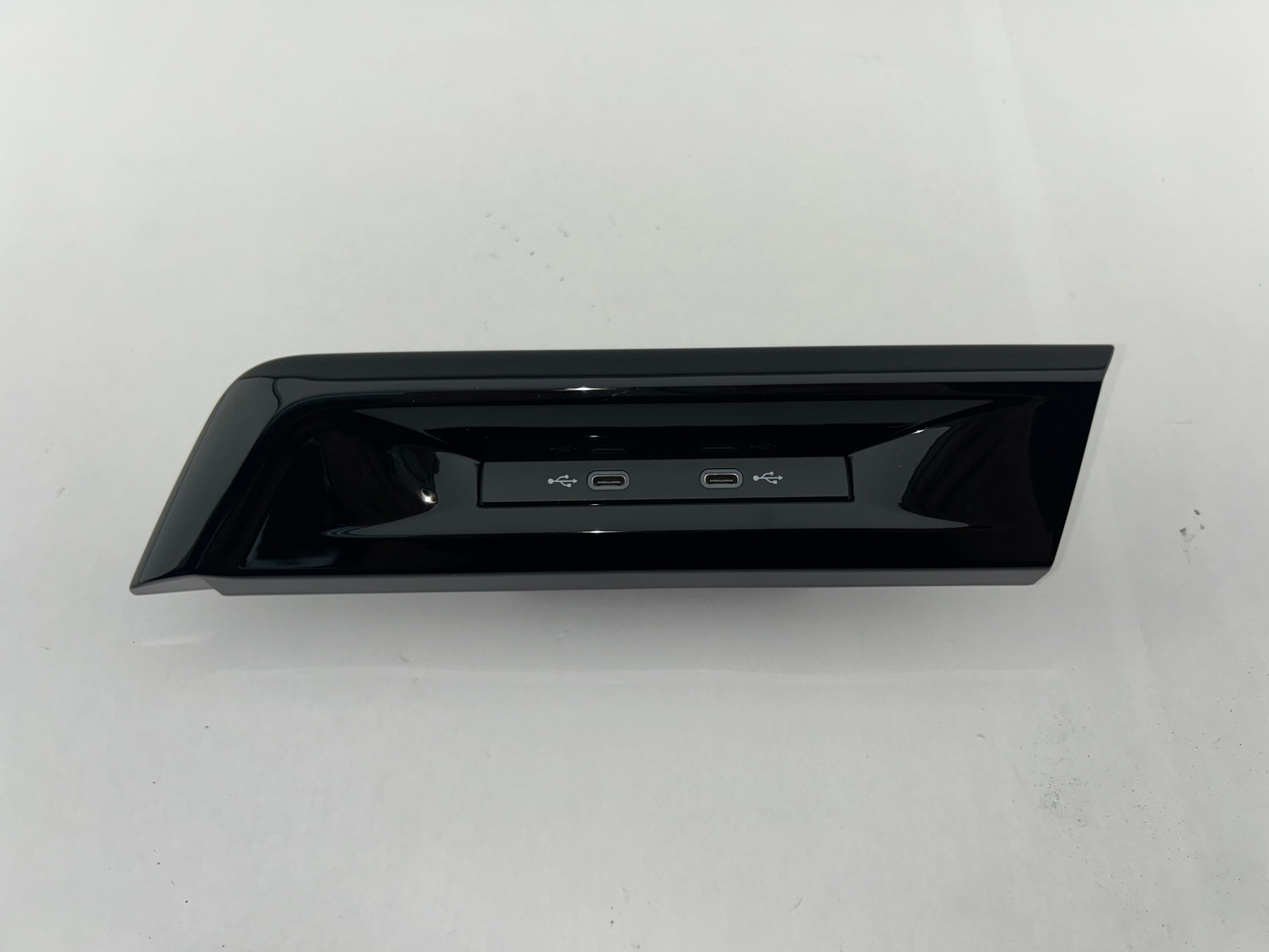 2022-2024 Volkswagen MK8 GTI OEM Console USB Type-C Ports / 5NA035700 - Image 2