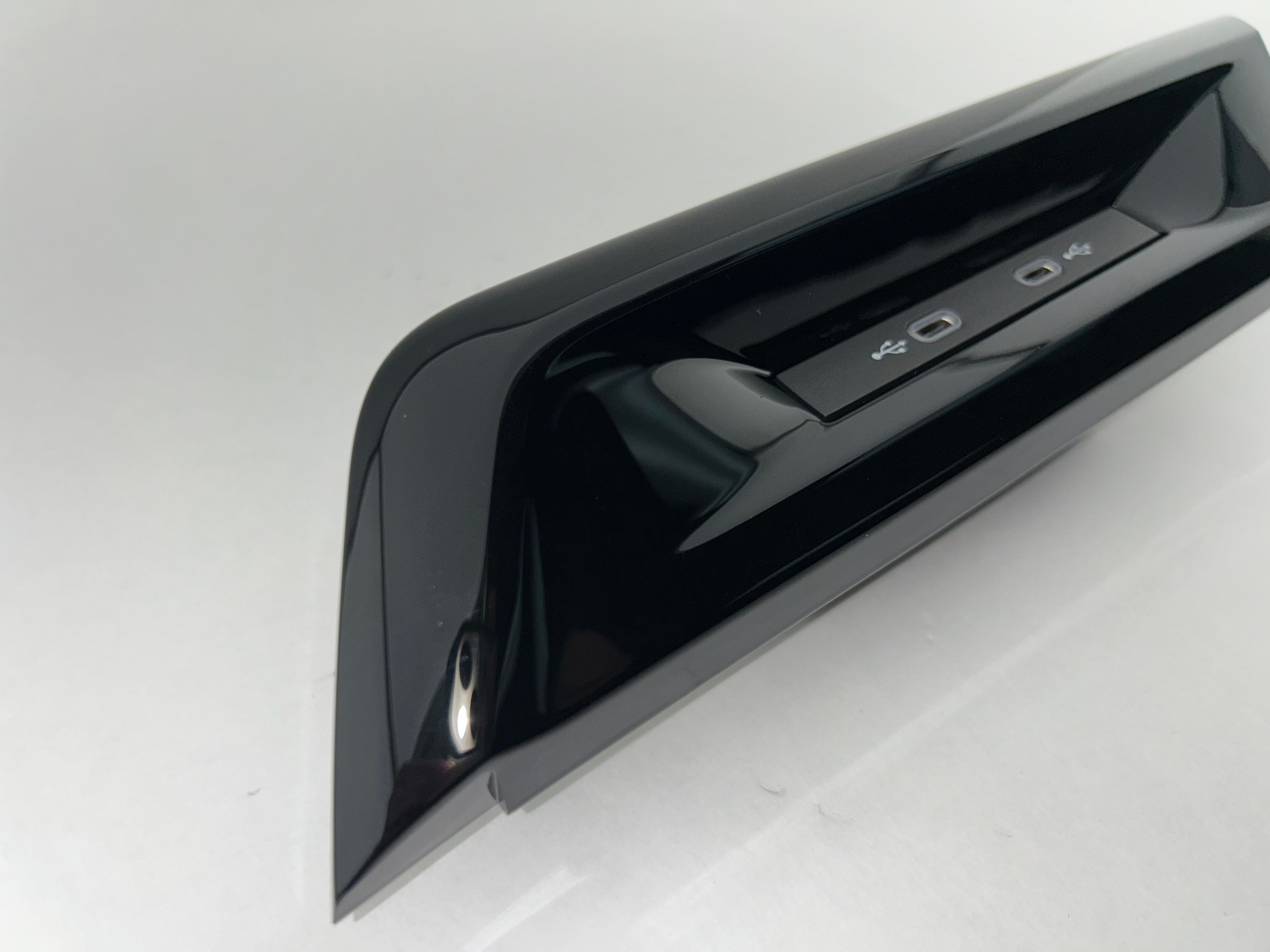 2022-2024 Volkswagen MK8 GTI OEM Console USB Type-C Ports / 5NA035700 - Image 5