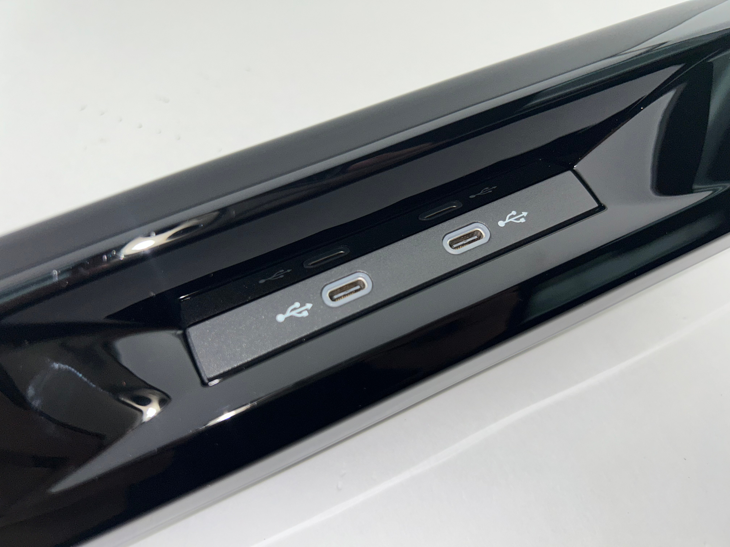 2022-2024 Volkswagen MK8 GTI OEM Console USB Type-C Ports / 5NA035700 - Image 7