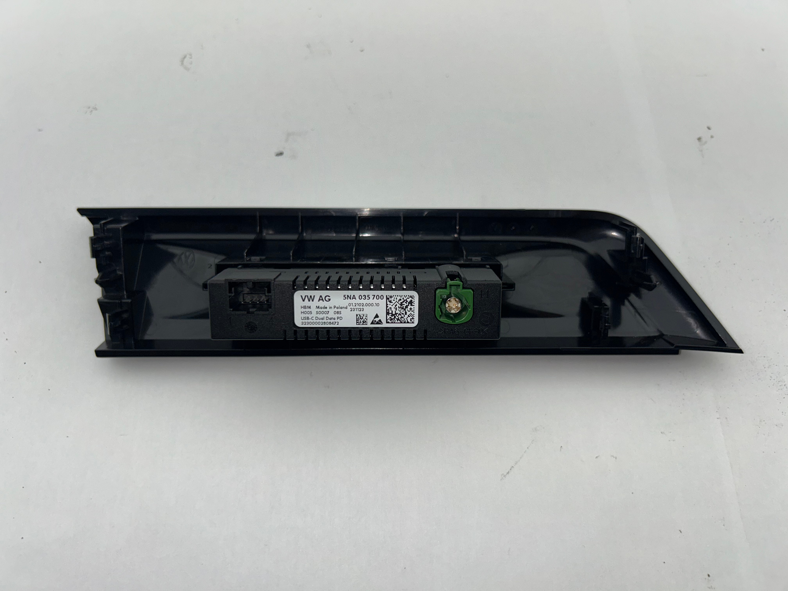 2022-2024 Volkswagen MK8 GTI OEM Console USB Type-C Ports / 5NA035700 - Image 3