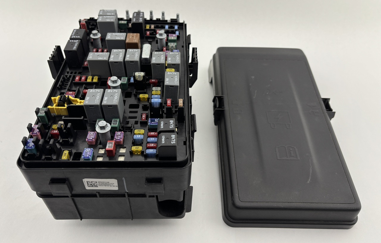 2023 Jeep Gladiator JT Sport Engine Bay Fuse Box / TIPM / 68520912AB - Image 3