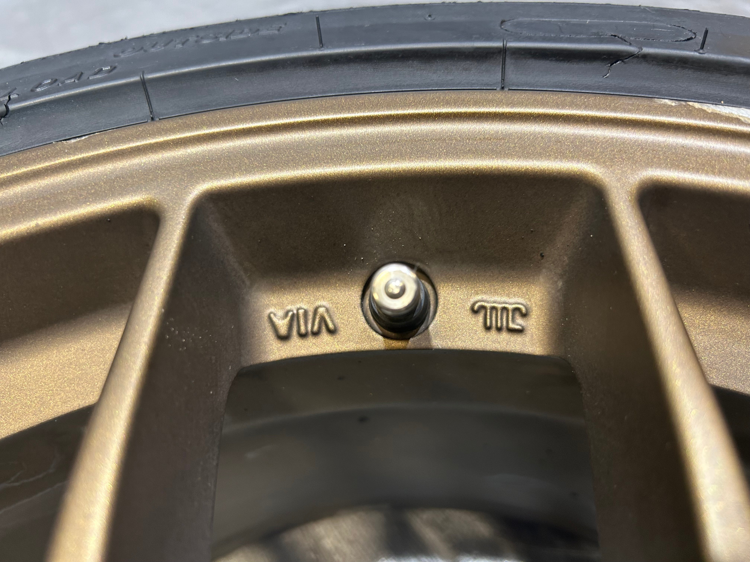 Single 18x9" APEX EC-7 Wheel Rim w/ Michelin Tire / 5x120mm / B2005 - Image 10
