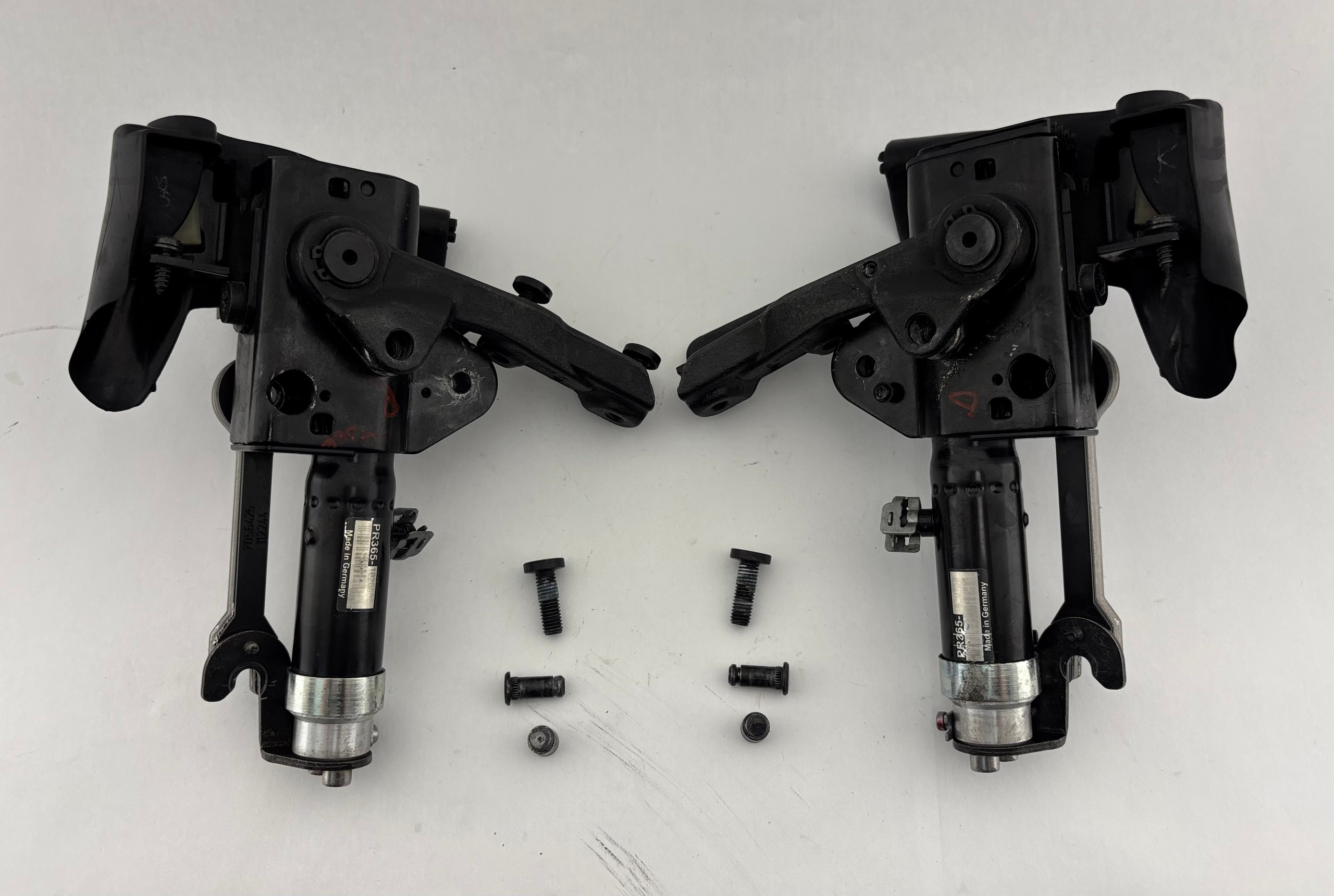2003-2008 E85 BMW Z4 Convertible Top Hydraulic Lift Cylinder Hinges / Pair / OEM / Z4064 - Image 2