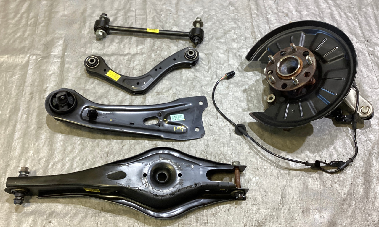 2019-2022 Hyundai Veloster N Passenger Rear Trailing Arm Knee w/ Hub / 71K HV010